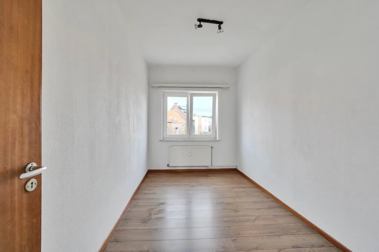 Ruim tweeslaapkamerappartement met renovatiepotentieel foto 13
