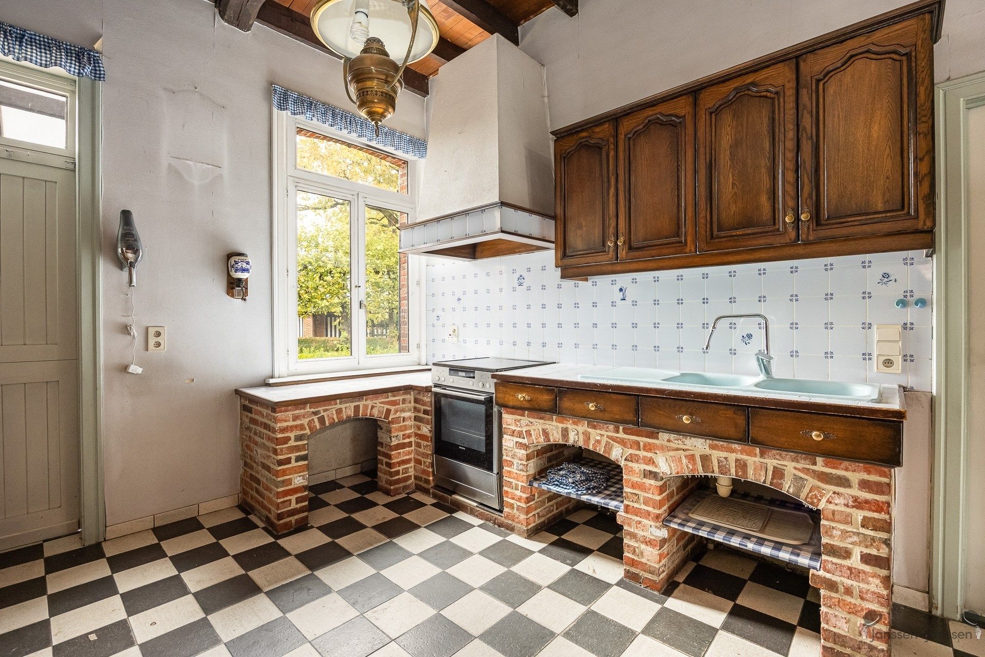 Authentieke woning met karakter in het hart van Sint-Lenaarts foto 10