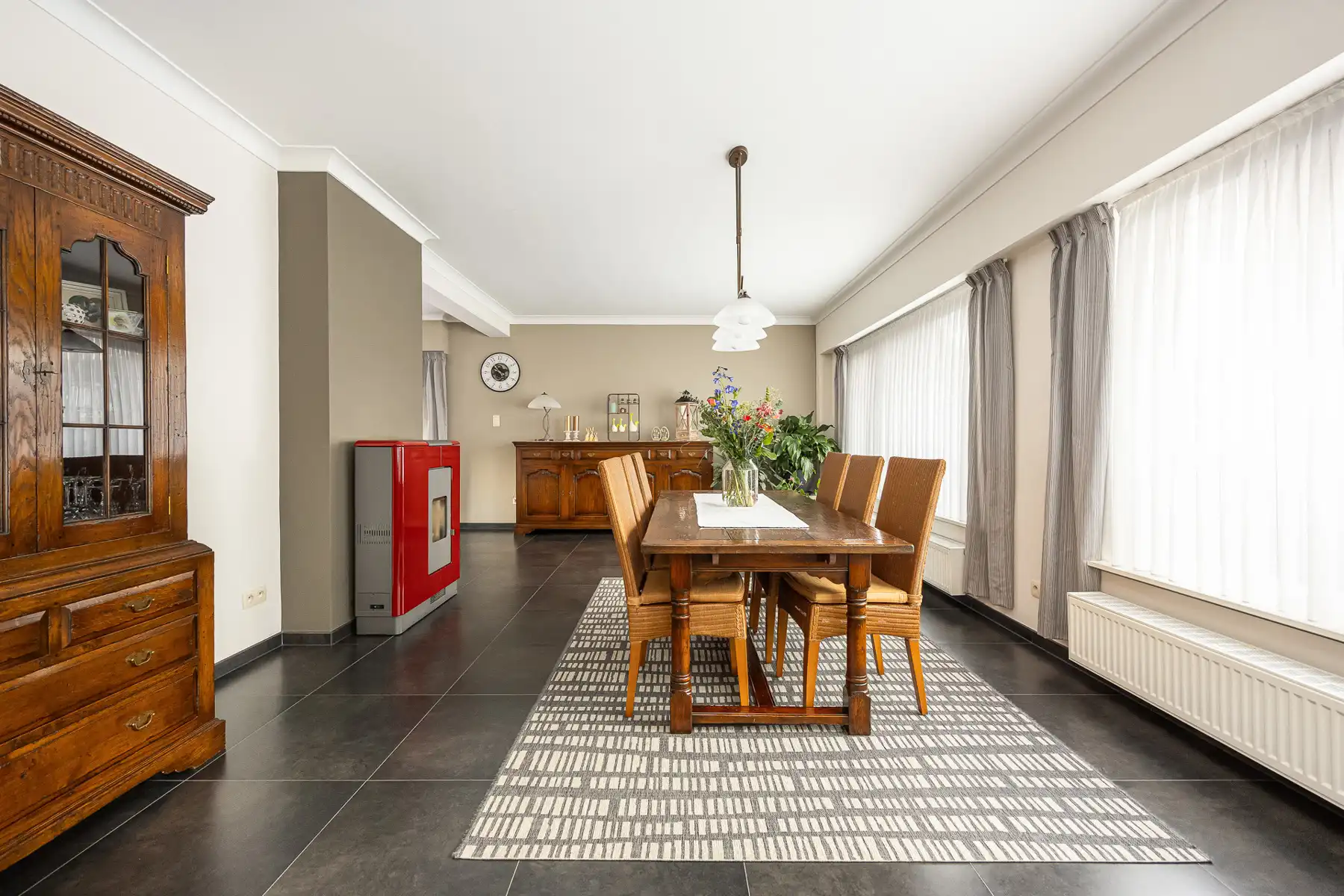 Ruime gezinswoning met 5 slaapkamers op een perceel van 638m². foto 6