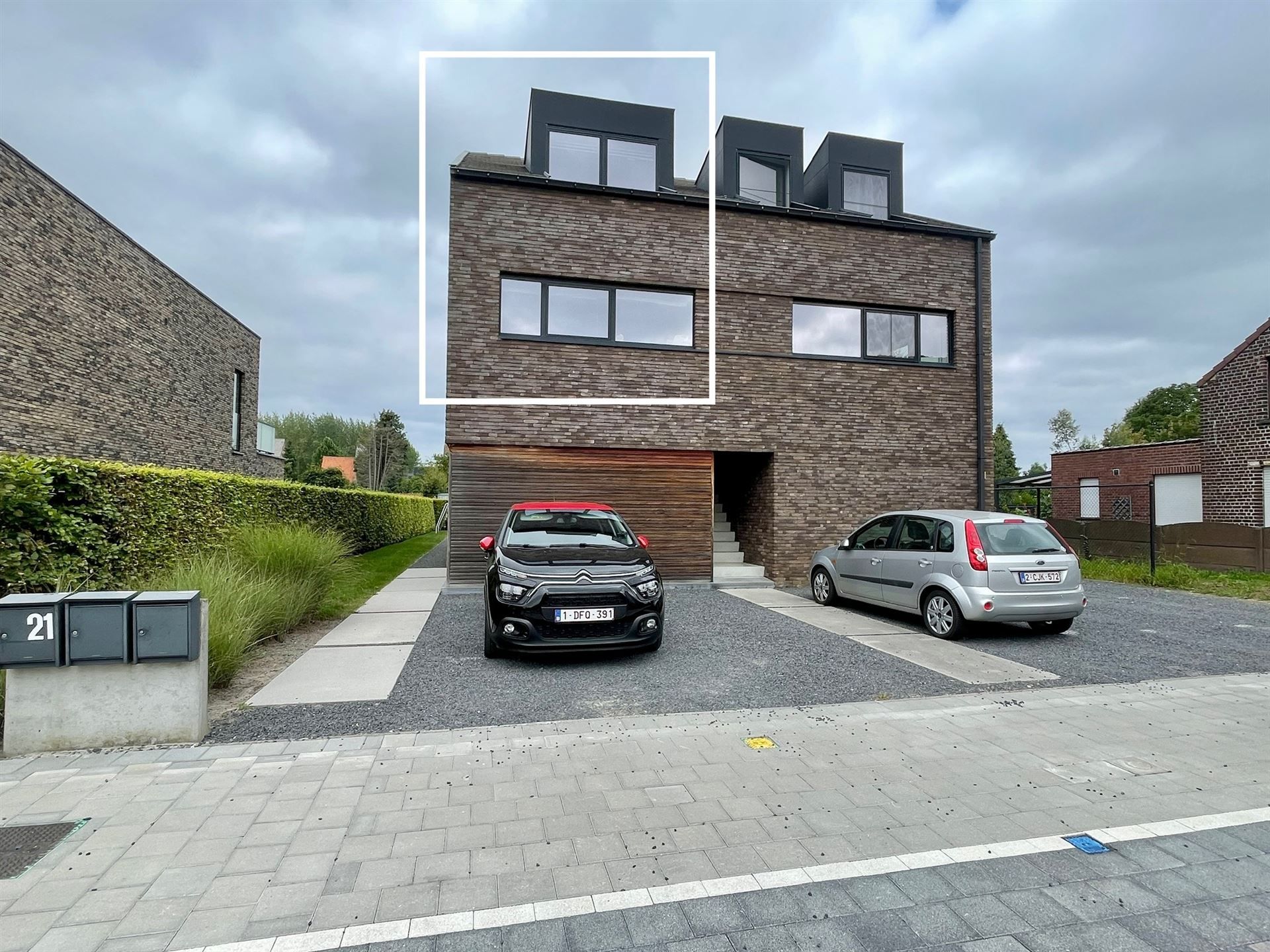 Duplex foto {{pictureIndex}}