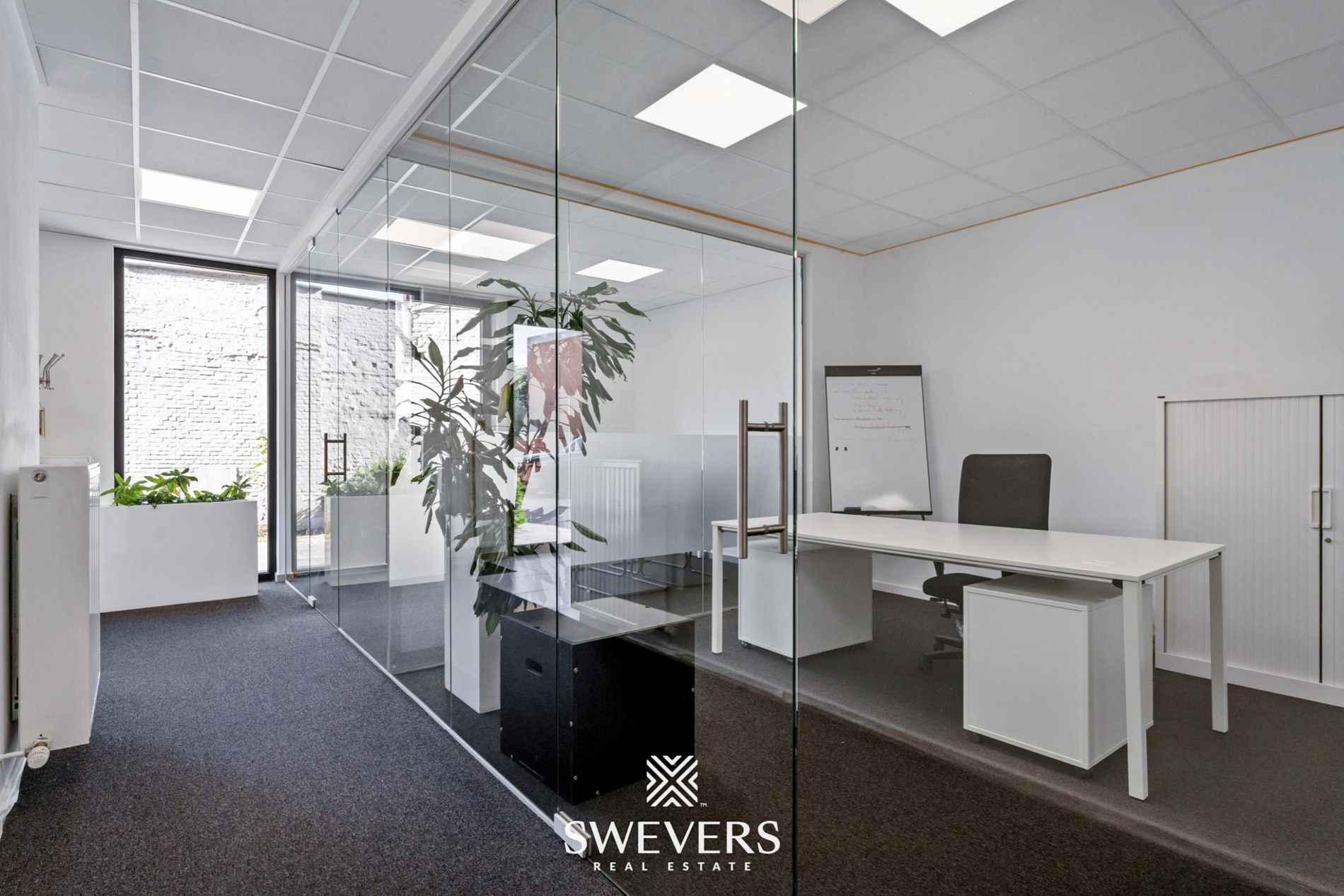 Instapklaar handelspand van 127 m² op toplocatie in Beringen foto 9