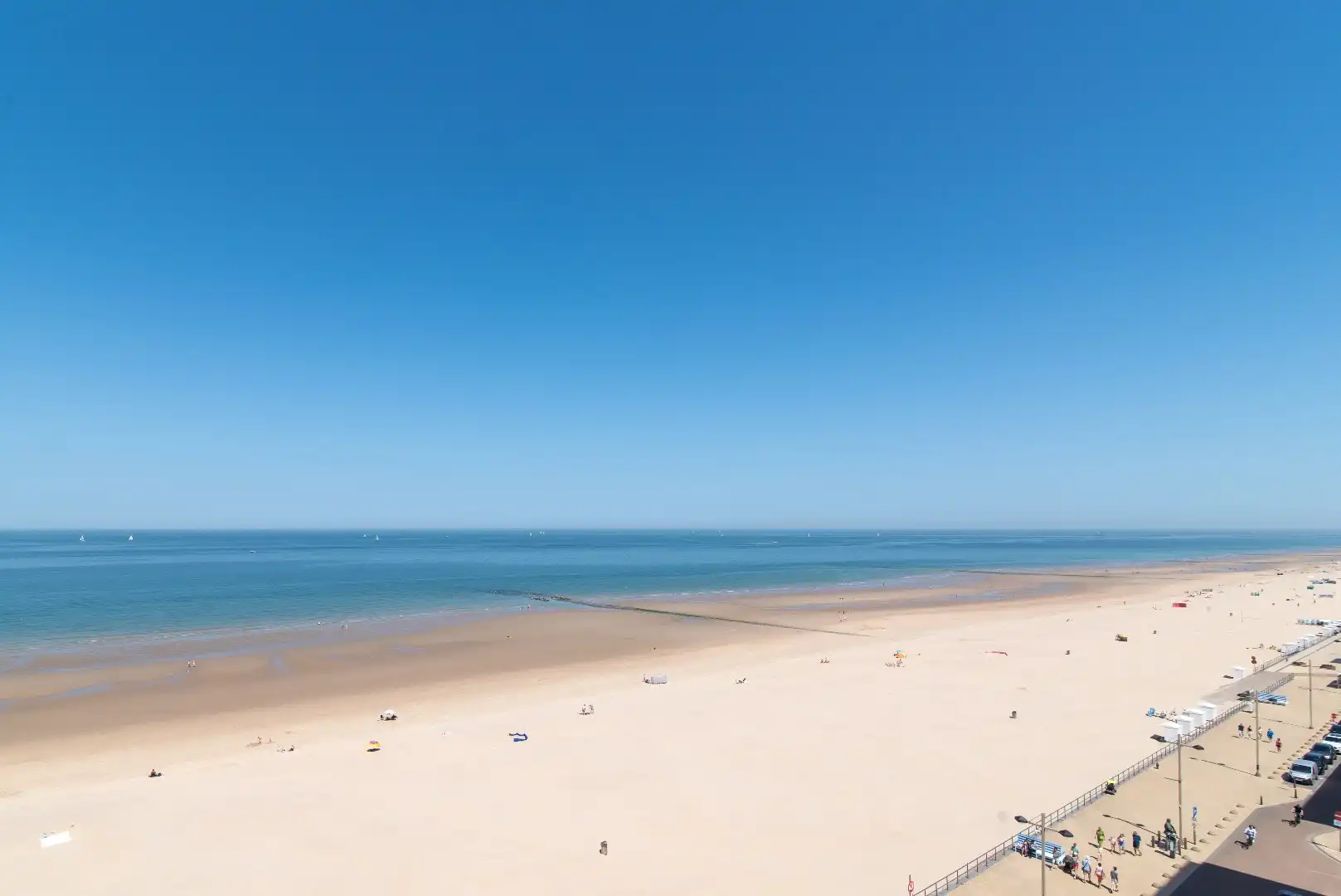 Mooie studio gelegen op de achtste verdieping met prachtig zicht op zee! foto 9