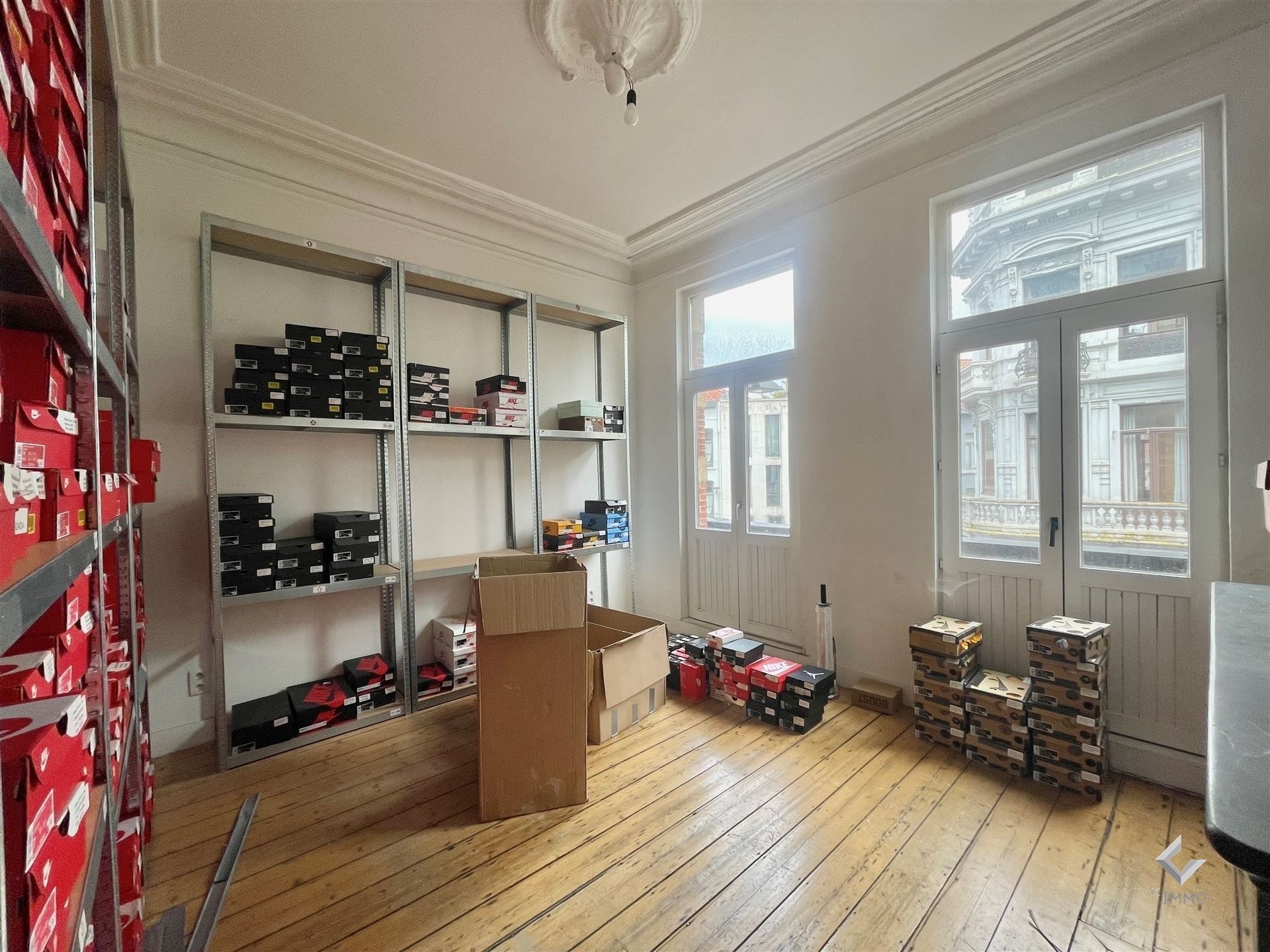 Winkel ca. 35m² + 100m² stockageruimte in een authentiek gebouw! foto 5