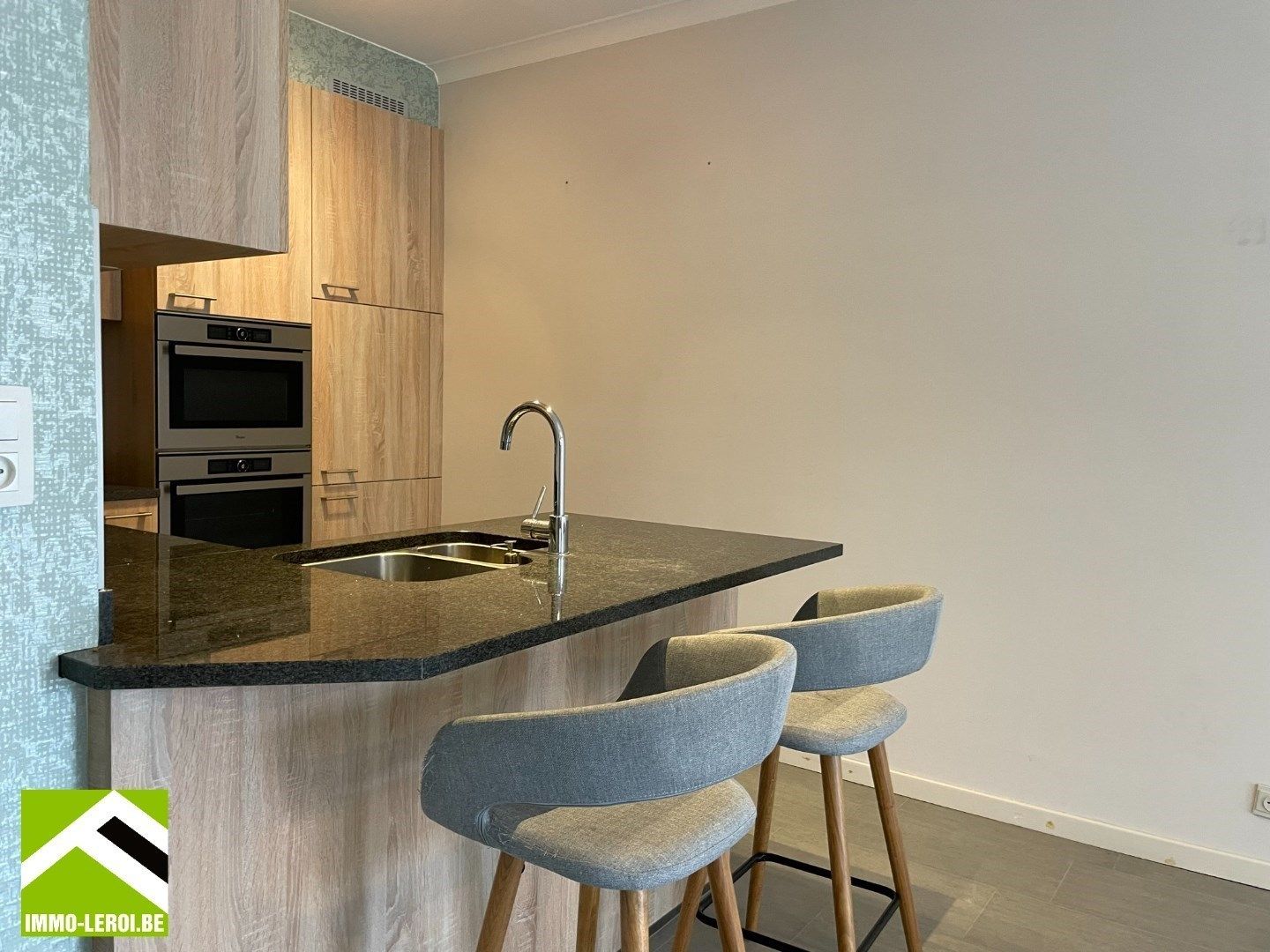 Vernieuwd appartement met 2 slaapkamers - centrum Tongeren  foto {{pictureIndex}}