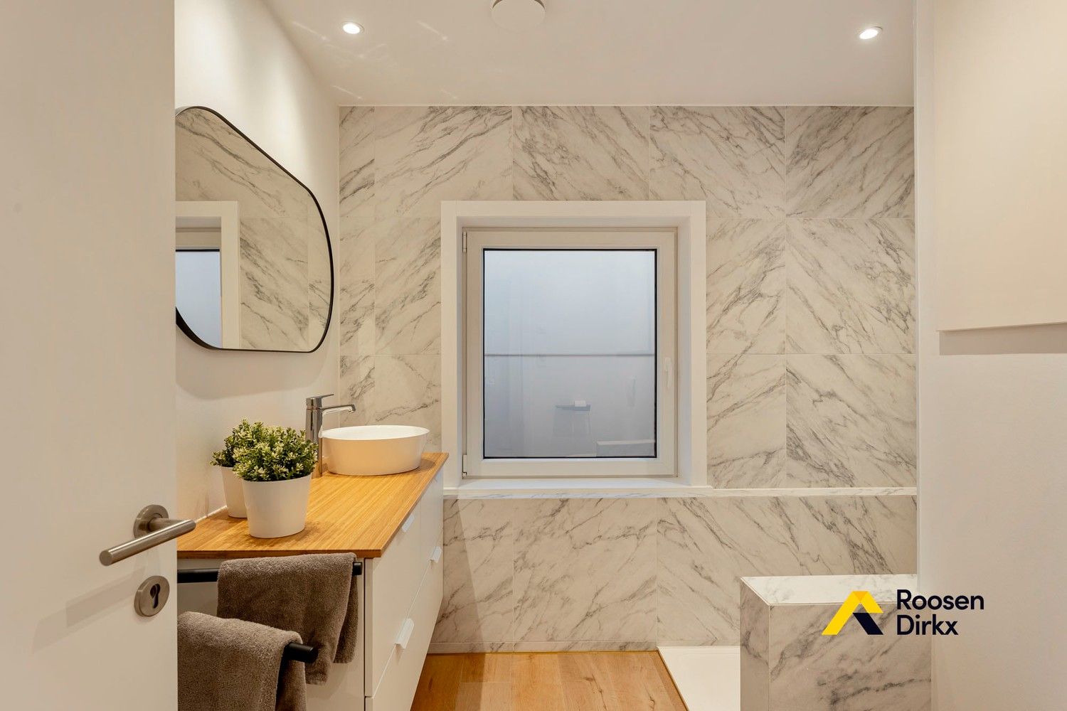 Instapklare volledig gerenoveerde vrijstaande gezinswoning met 3 slaapkamers op perceel van 617m² foto 24