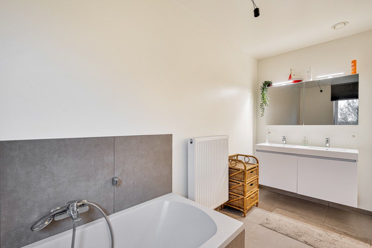 Nieuwe half open bebouwing met 4 slaapkamers in Oostakker foto 13