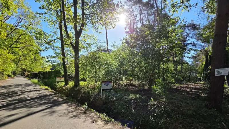Residentieel gelegen bouwgrond van 31a29ca voor open bebouwing met private toegangsweg nabij golf- en meerdomein foto 6