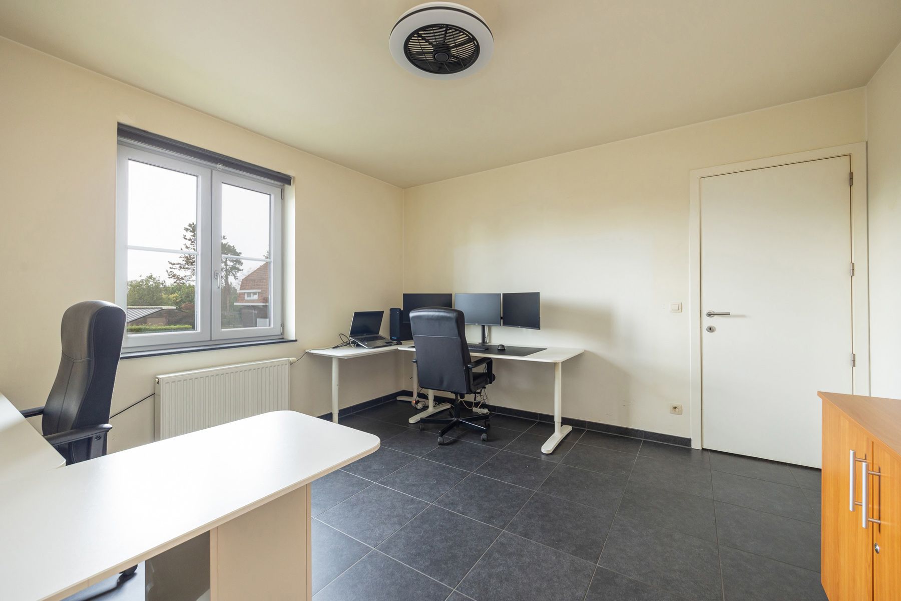 Ruim duplex-appartement (144m²) met 3 slaapkamers, 2 badkamers, 2 terrassen, zolderberging en autostaanplaats. foto 4