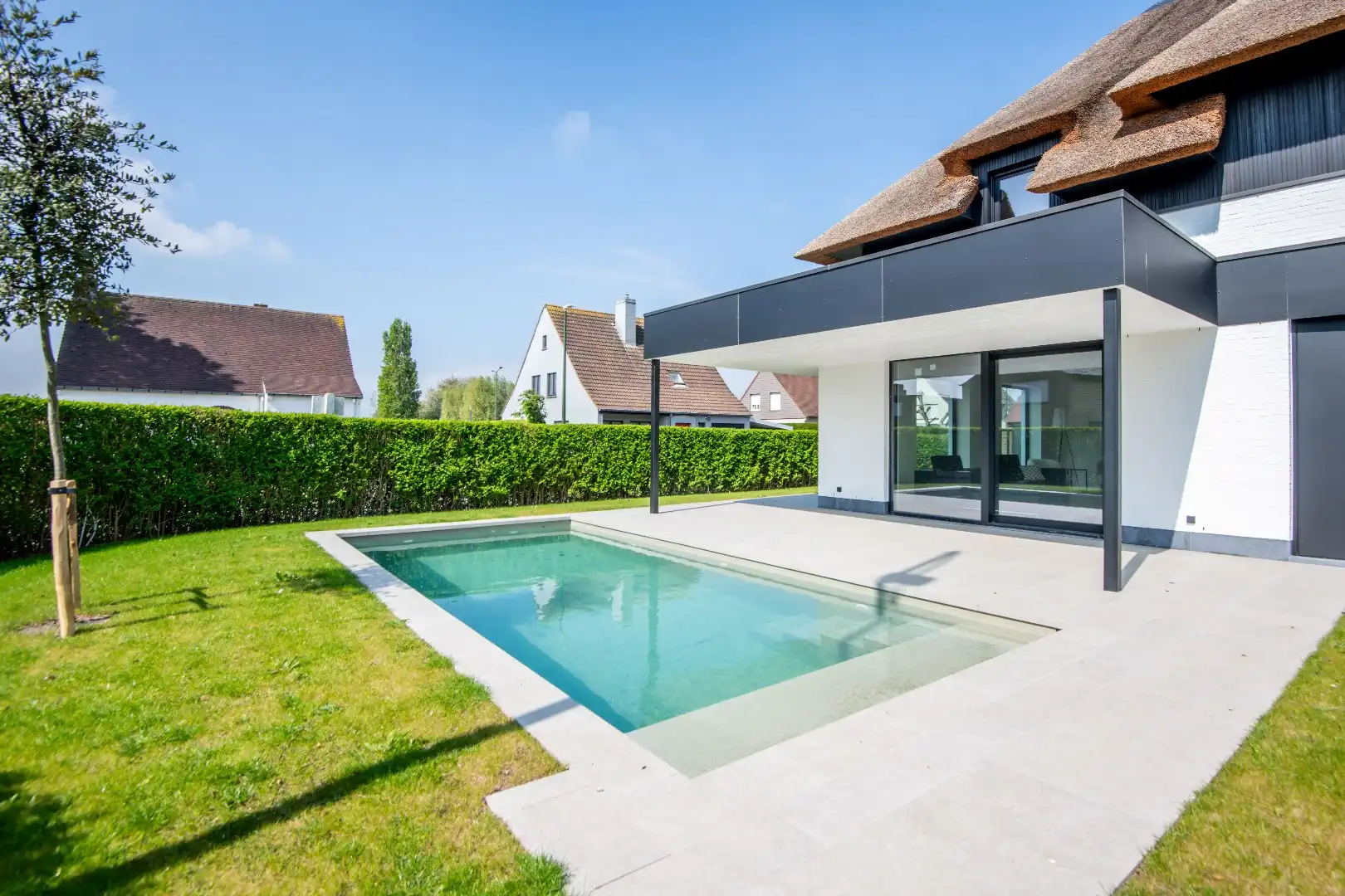 Prachtige nieuwbouw villa met zwembad in een rustige omgeving foto 2