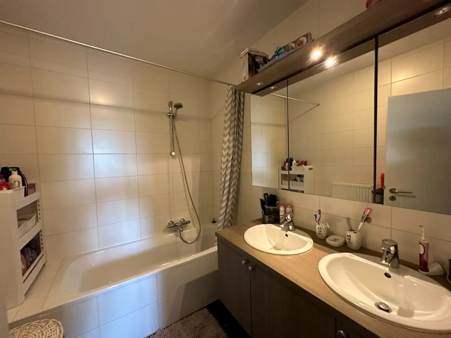 Ruim appartement met twee slaapkamers op de Markt van Houthulst foto 9