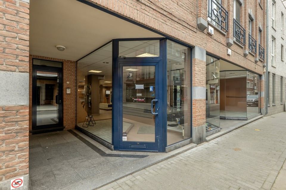 RUIM HANDELSPAND TE HUUR IN HET CENTRUM VAN SINT-TRUIDEN foto 4