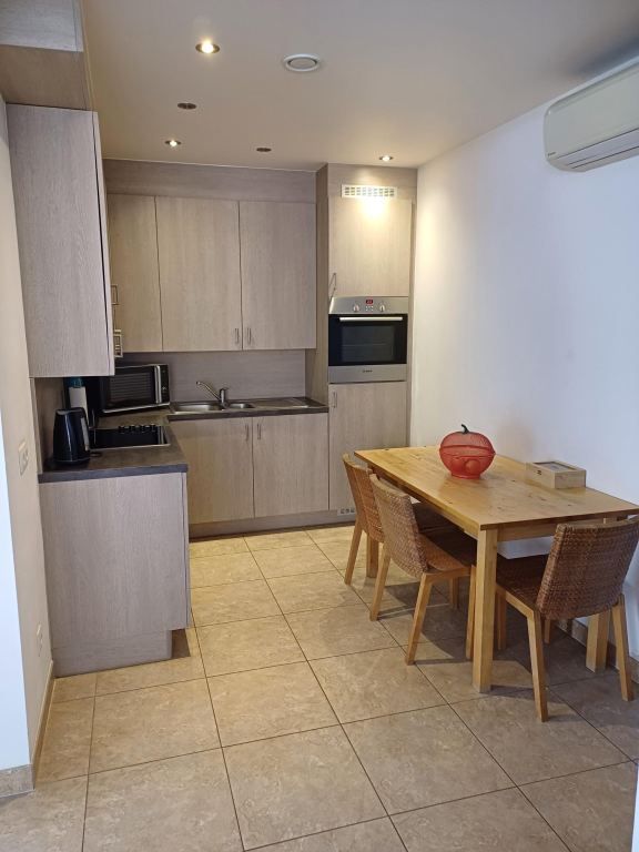 Ruim appartement in hartje Oedelem foto 5