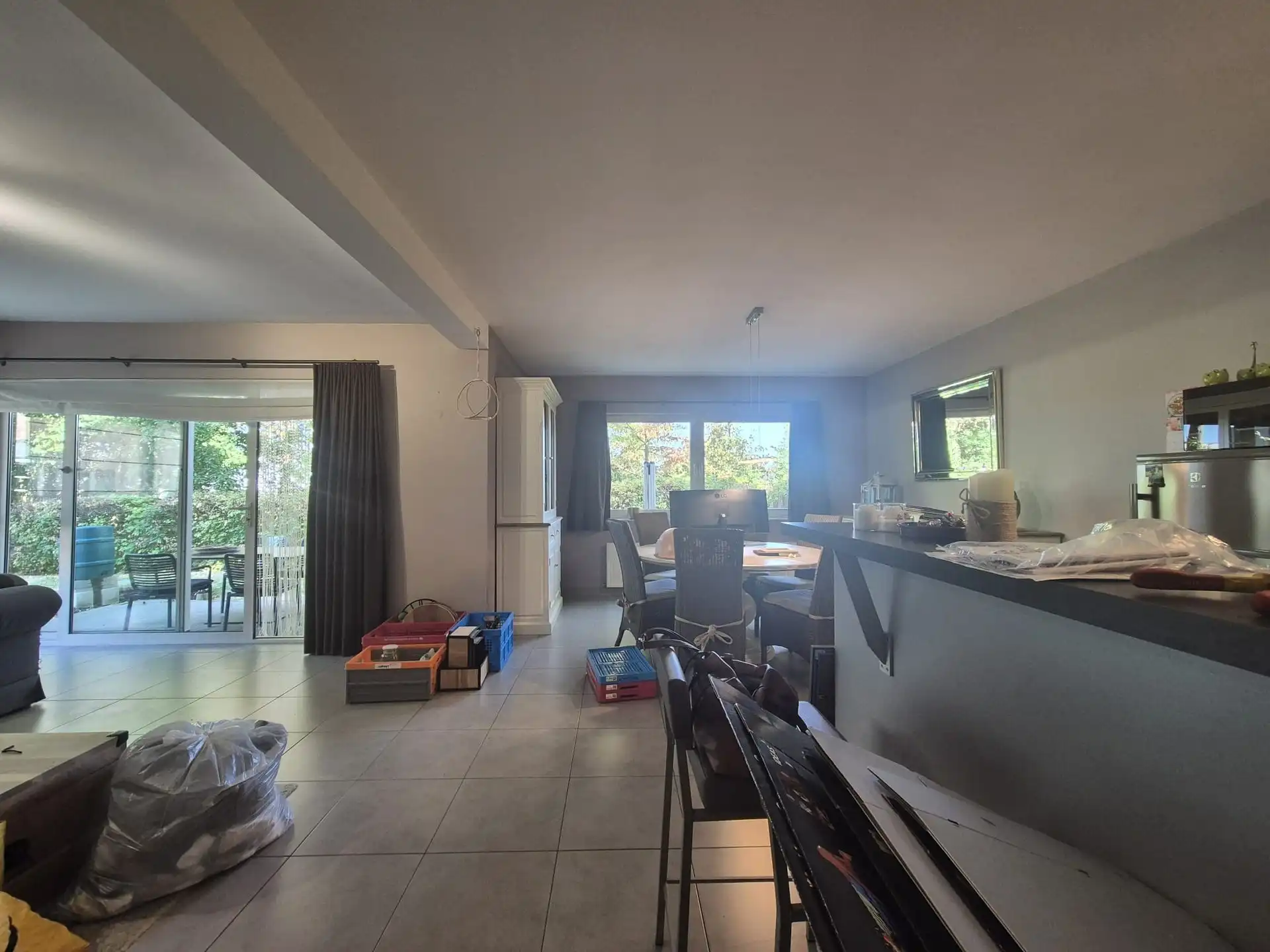 Ruim gelijkvloers villa appartement gelegen in afgesloten residentie.  foto 4