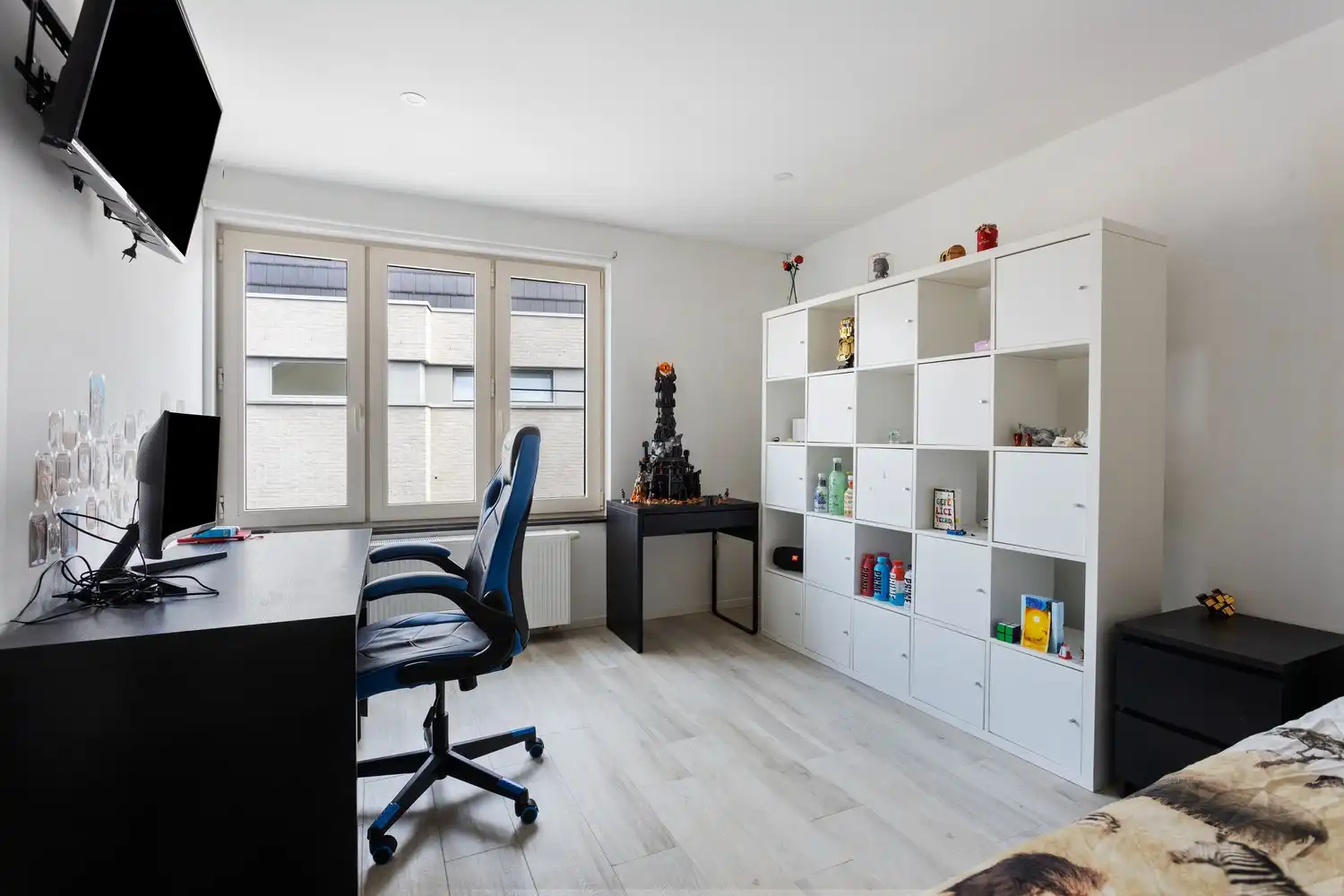 Ruime gerenoveerde gezinswoning met 3 slaapkamers op een uitzonderlijk perceel foto 19