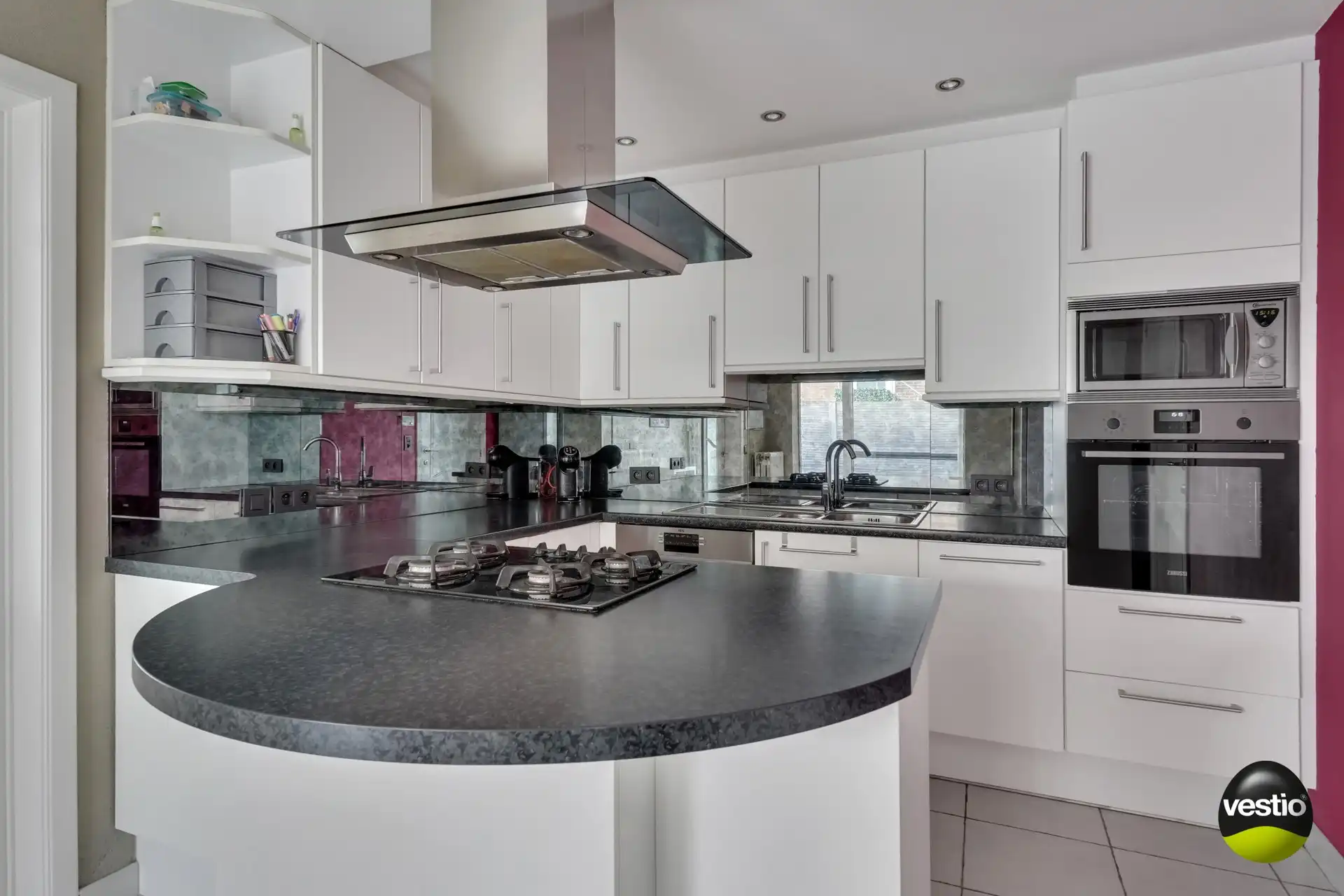 GERENOVEERDE, ENERGIEZUINIGE WONING MET KANGOEROEWONING OP TOPLOCATIE! foto 16