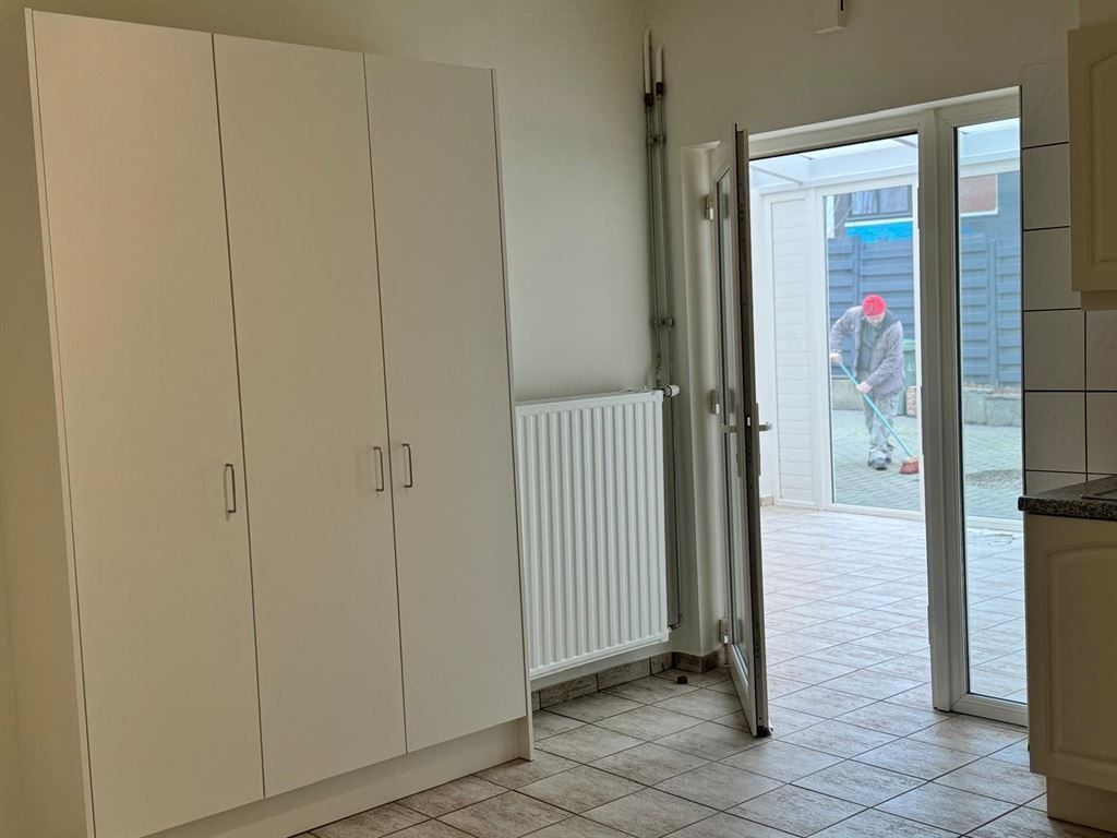 Half-vrijstaande woning met 3 slaapkamers foto 6