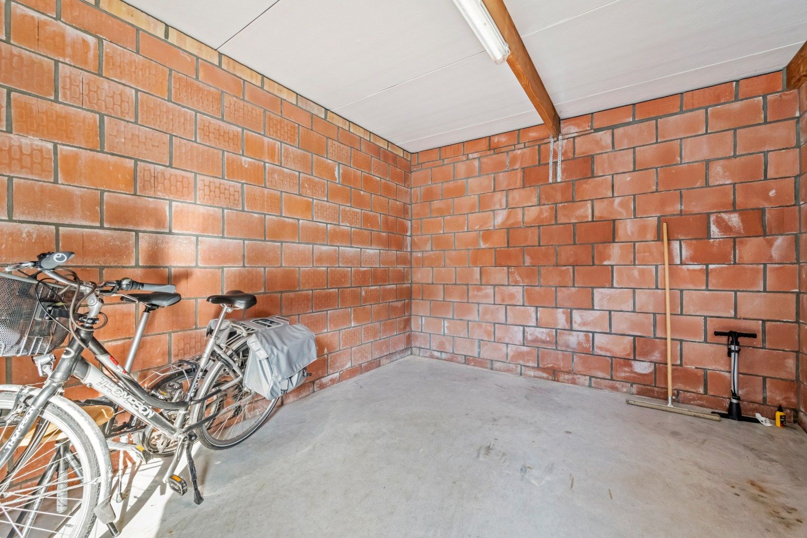 Recent appartement met autostaanplaats in Sint-Kruis foto 9