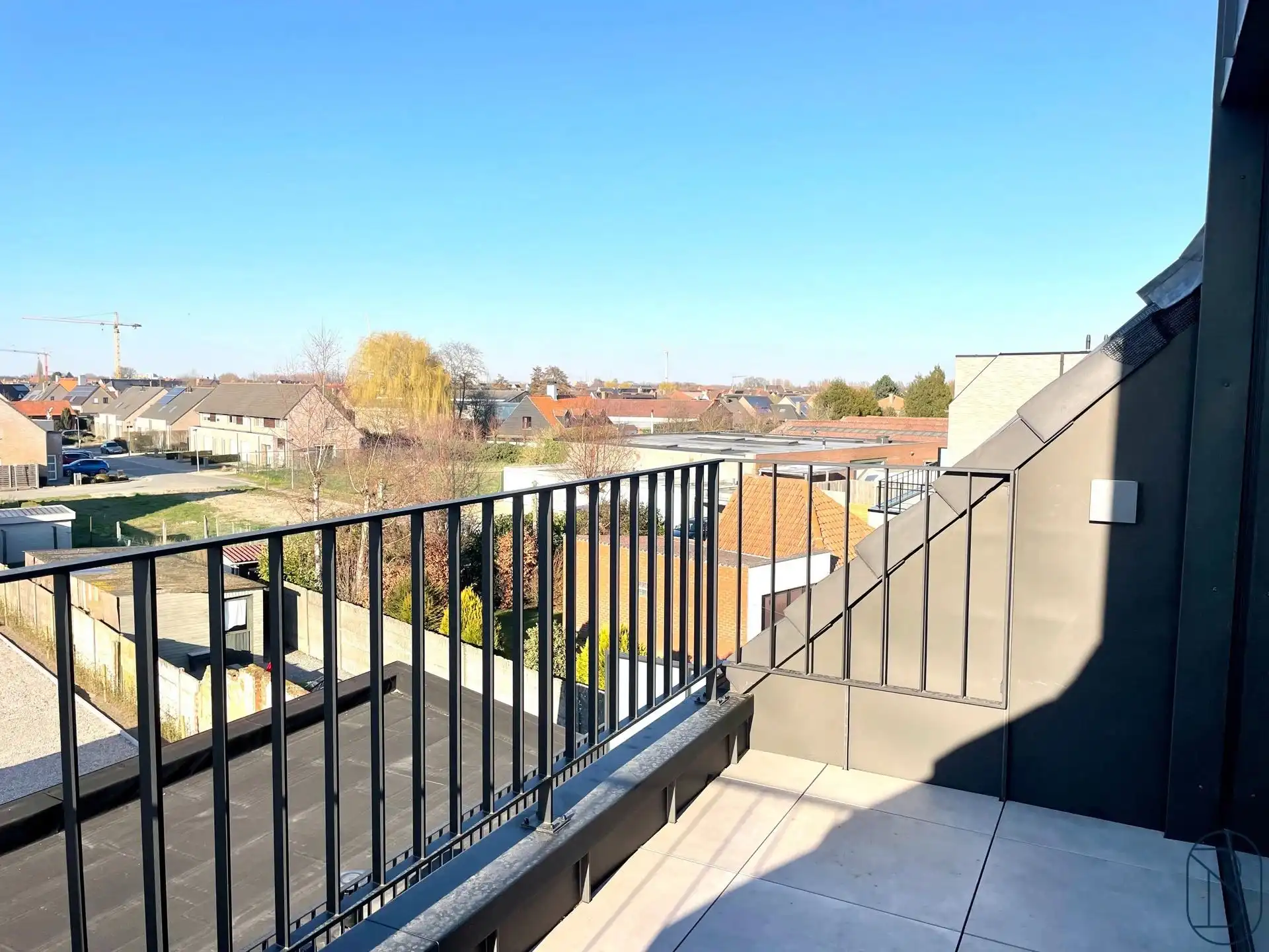Leuk recente penthouse met terras en 2 SLK! foto 12