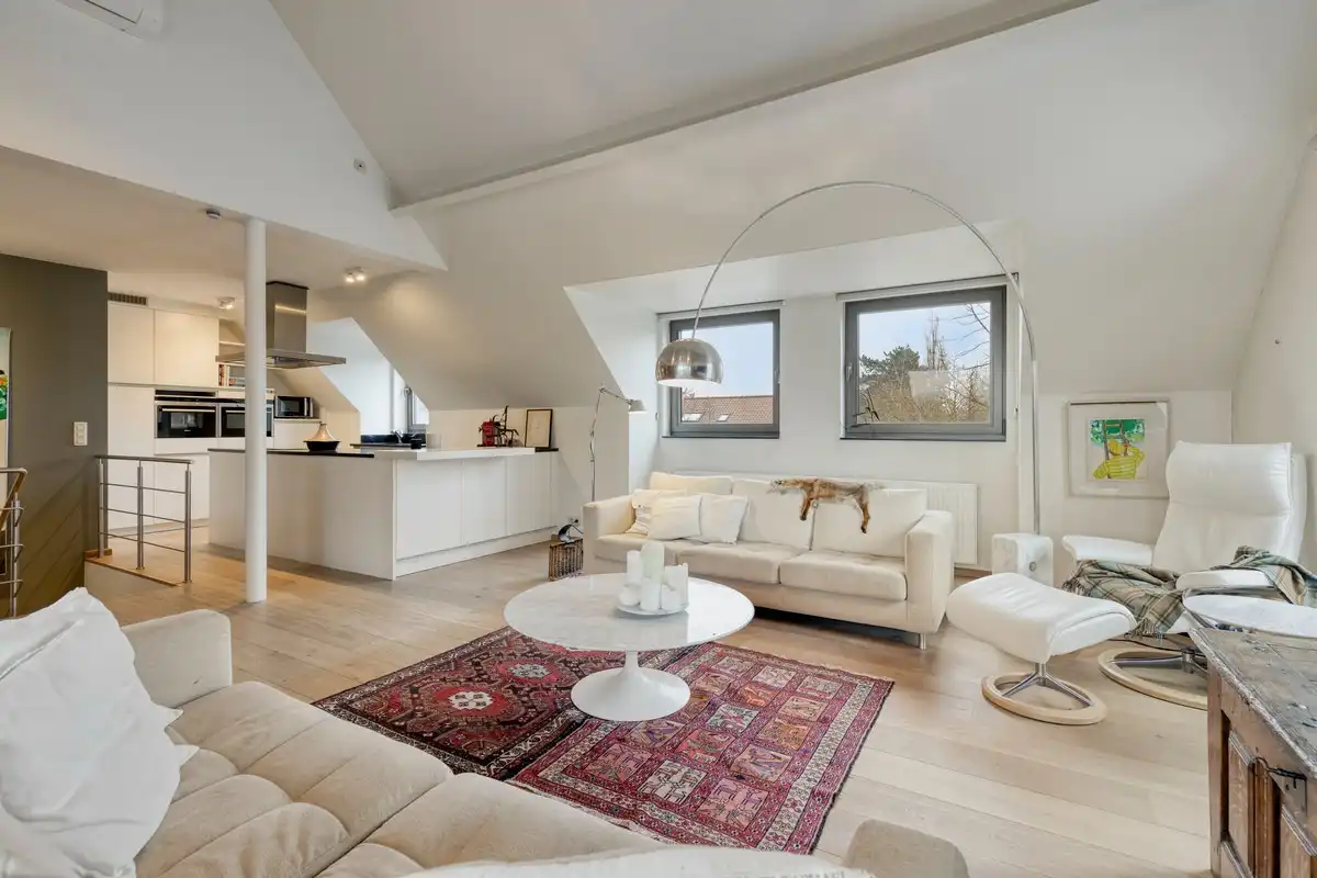 Groot zonnig duplex dakappartement met drie terrassen, twee slaapkamers, twee badkamers en parking. foto 5