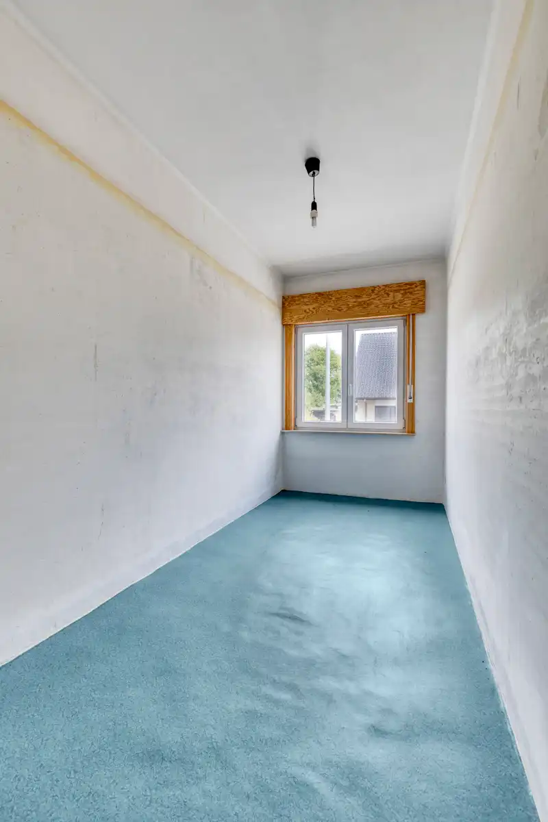 Deels te renoveren lichtrijke driegevelwoning  foto 14