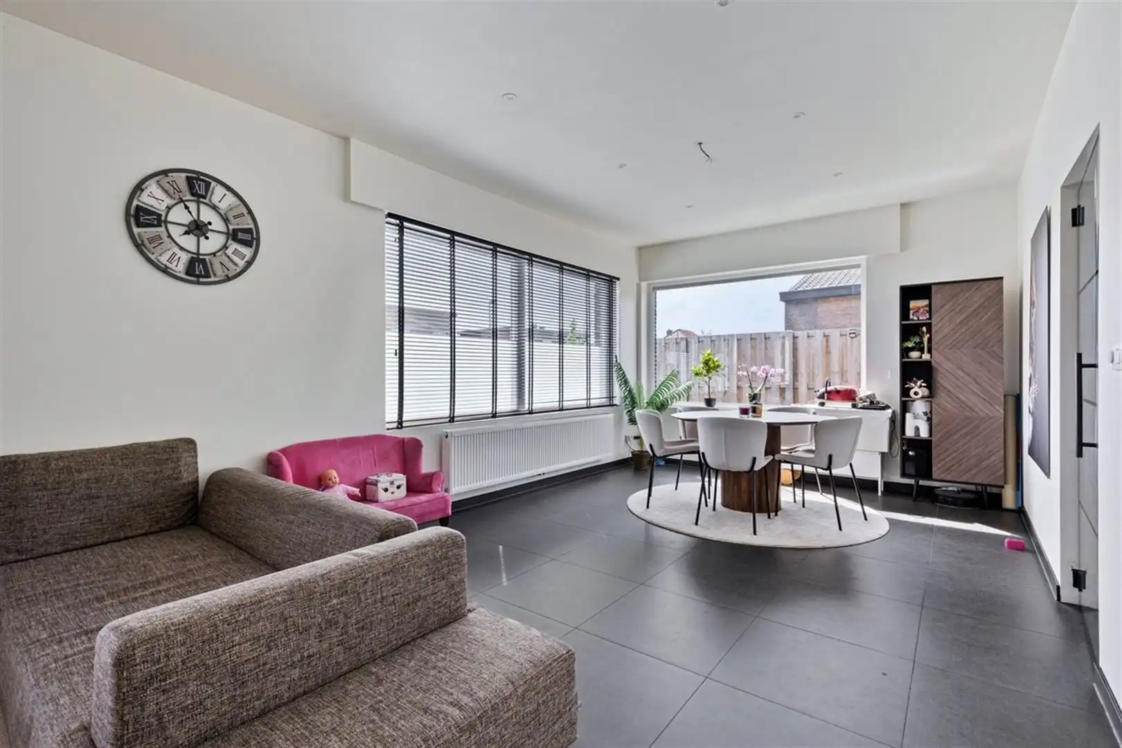 Instapklare open bebouwing op 480 m² met 3 slaapkamers en 2 badkamers. foto 6