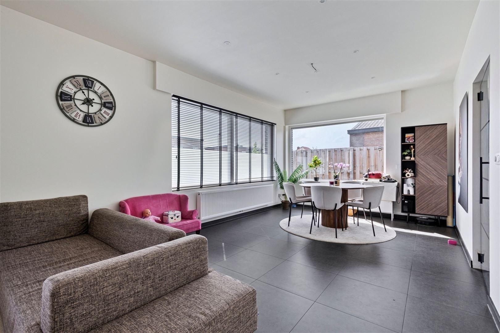 Instapklare open bebouwing op 480 m² met 3 slaapkamers en 2 badkamers. foto 6