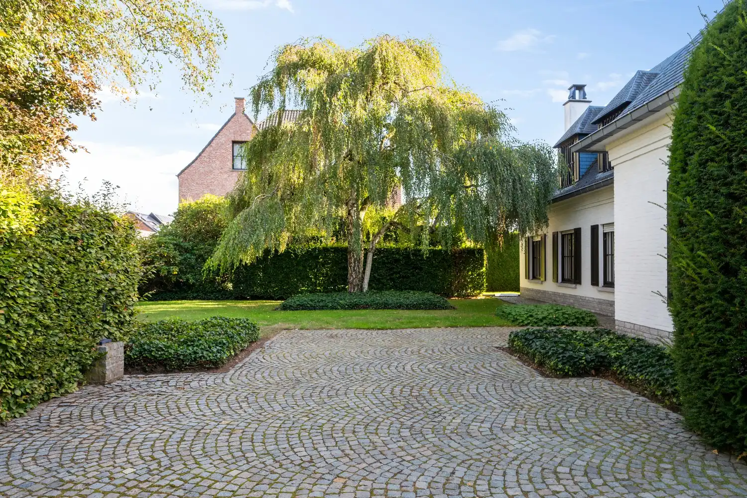 Ruime villa met 5 slpkrs, zwembad en handelsruimte op perceel van 3383m² te Berlaar foto 15