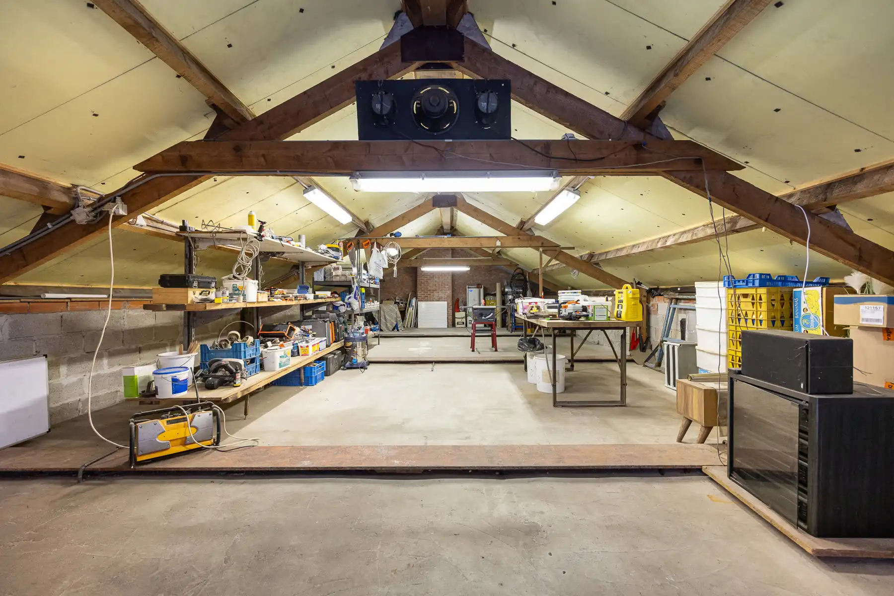 Ruime gezinswoning met 5 slaapkamers op een perceel van 638m². foto 24