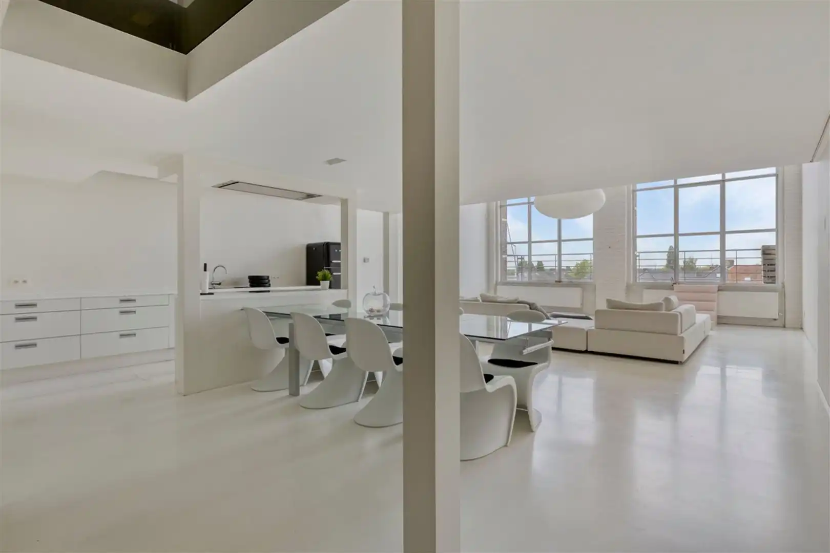 Trendy loft met 2 parkeerplaatsen foto 2