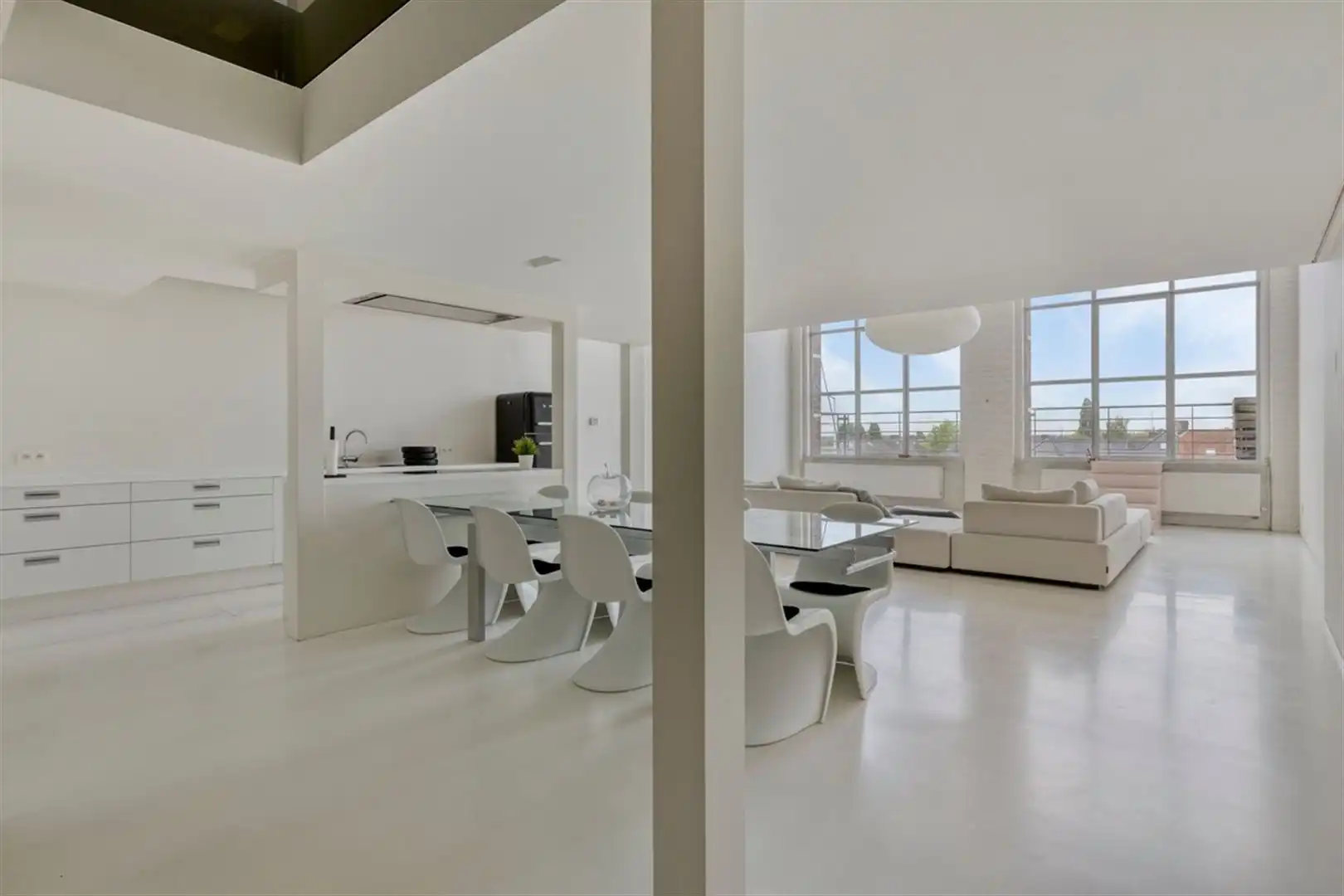 Trendy loft met 2 parkeerplaatsen foto 2