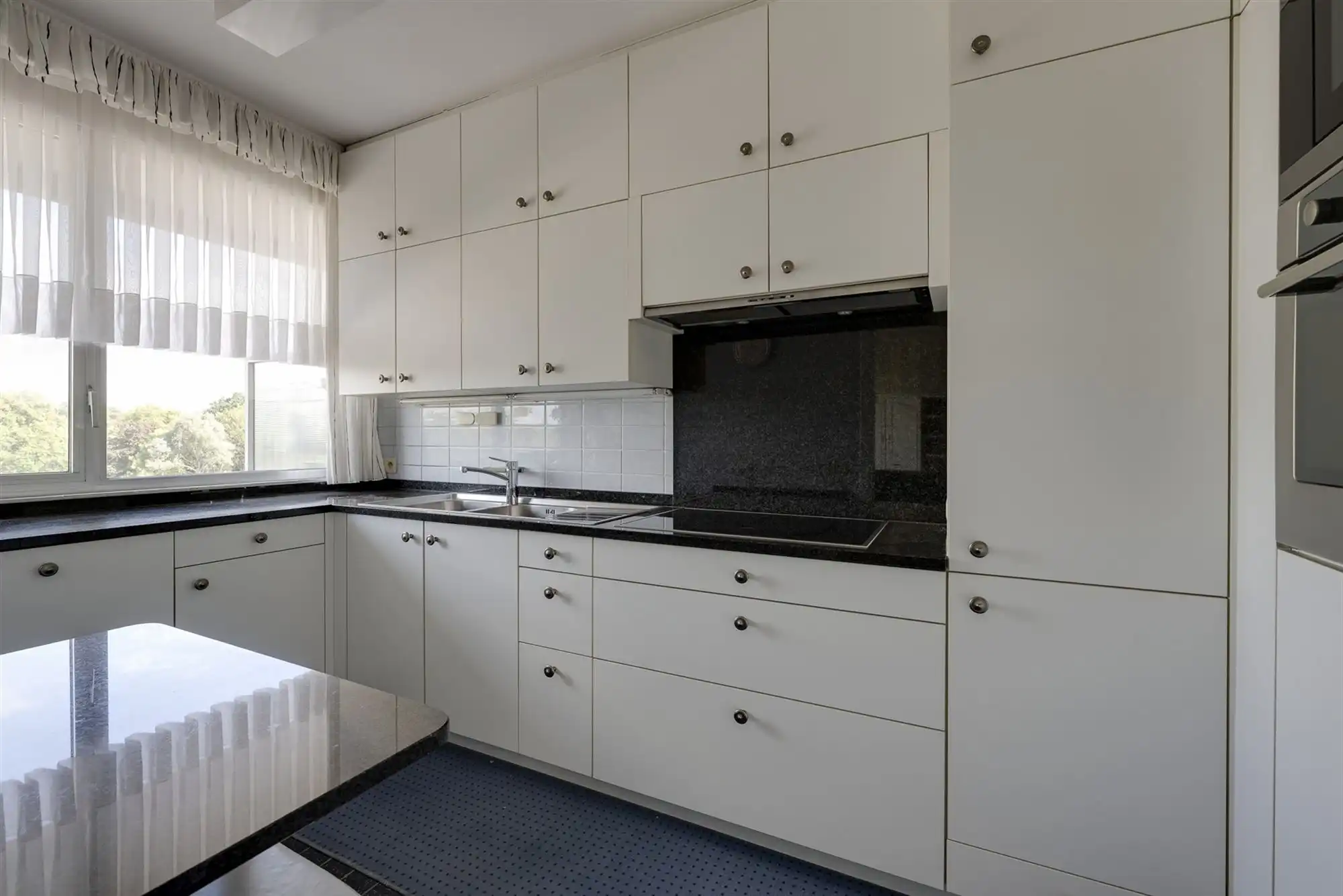 Ruim appartement met 2 slaapkamers inclusief garagebox nabij het Rivierenhof foto 7