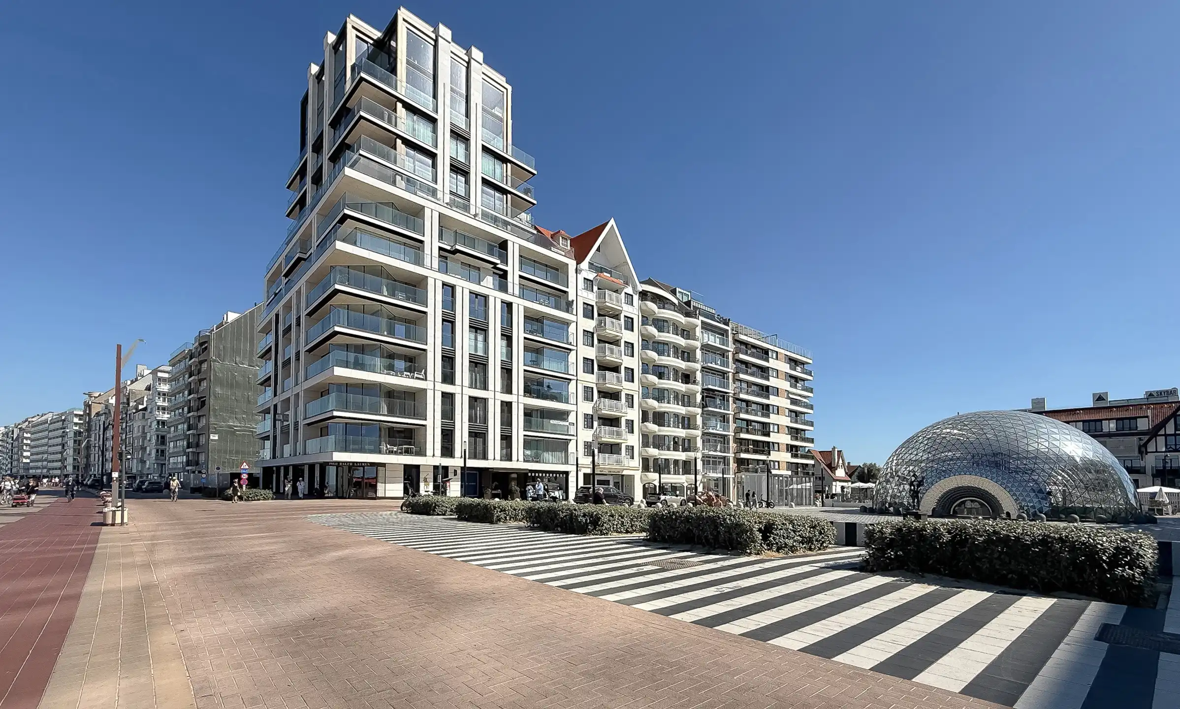 Ruime Garagebox MATUVU Onder het Albertplein in Knokke-Zoute foto {{pictureIndex}}