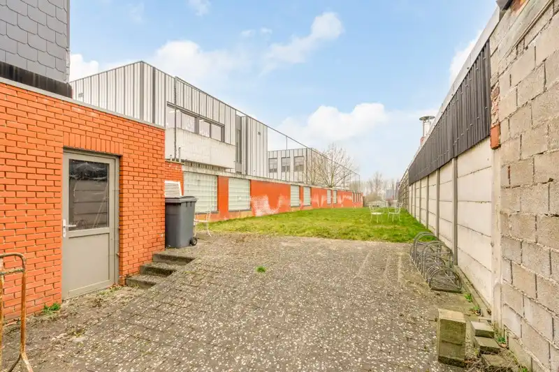 Woonappartement met handelsruimte in het centrum van Wommersom foto 7