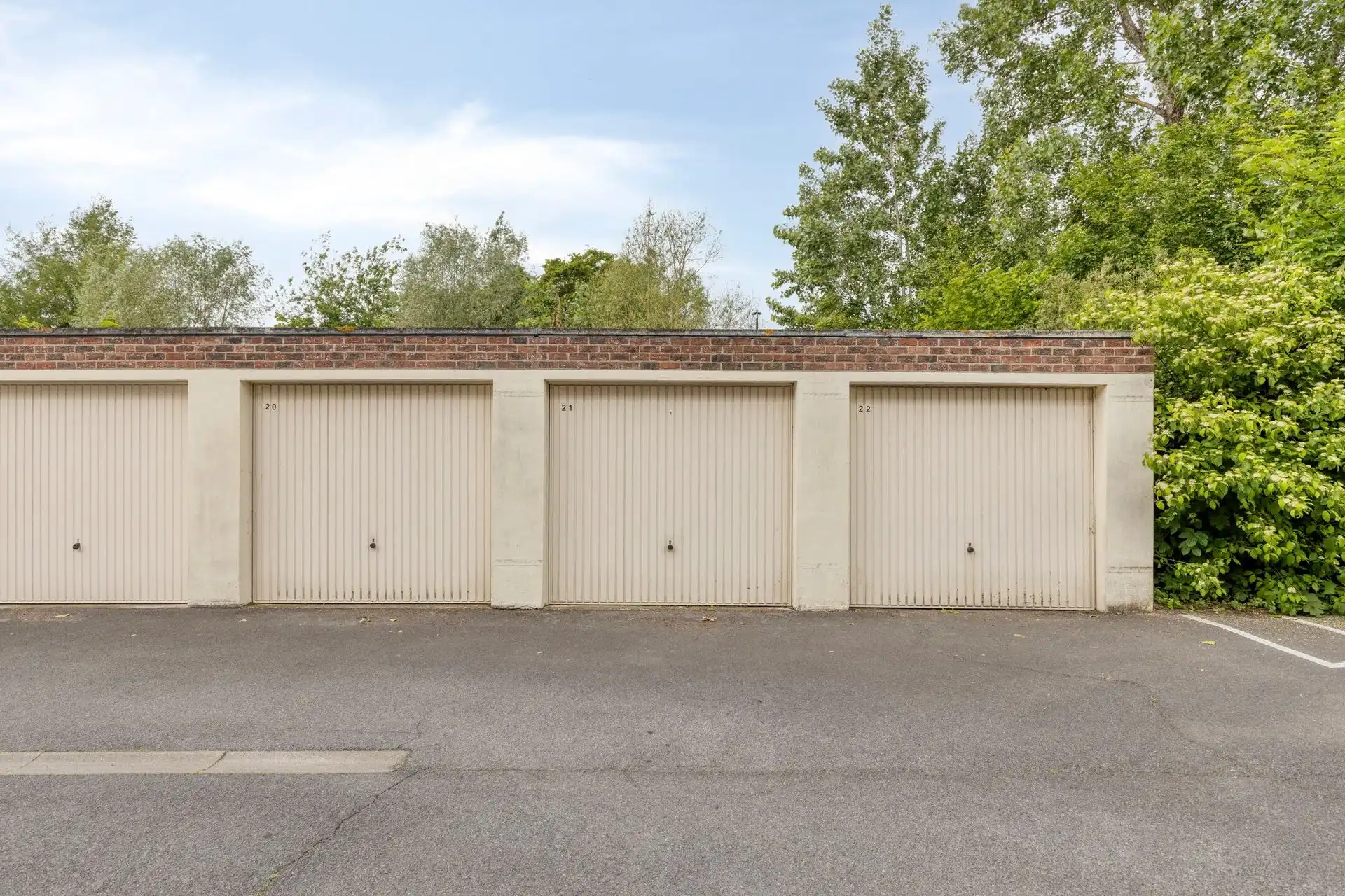 Twee appartementen, 2 garages, 2 privé-kelders inbegrepen. foto 4