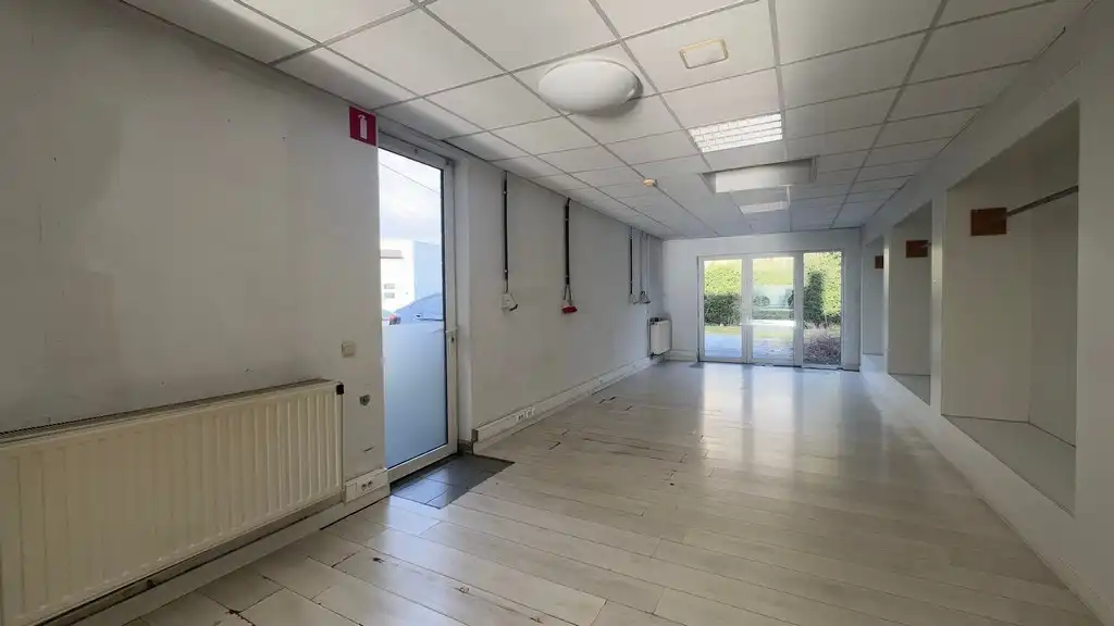 Commercieel gelegen handelspand te koop in Deinze (Astene) foto 8