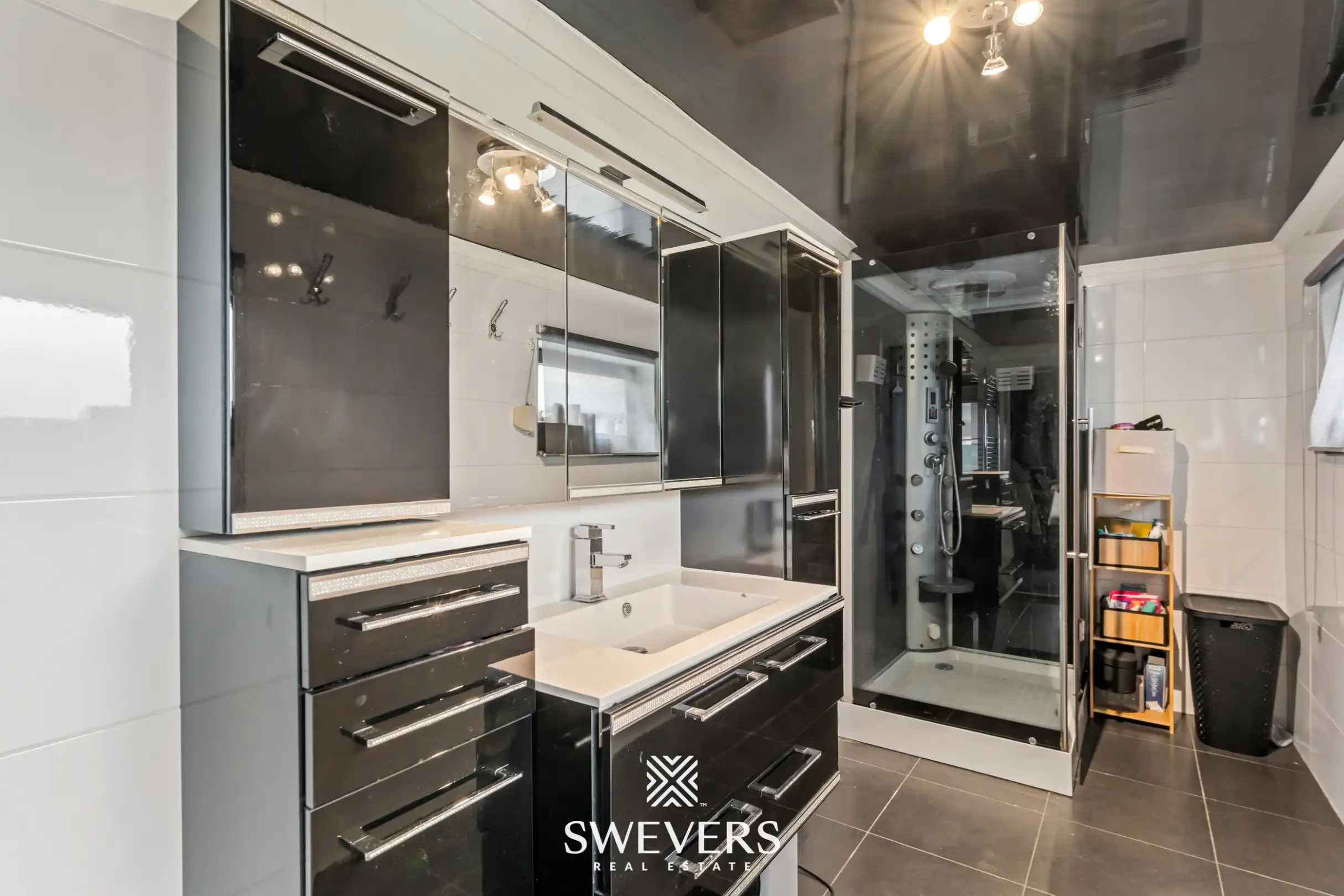 Instapklare gezinswoning met privacy en ideale ligging in Genk foto 21