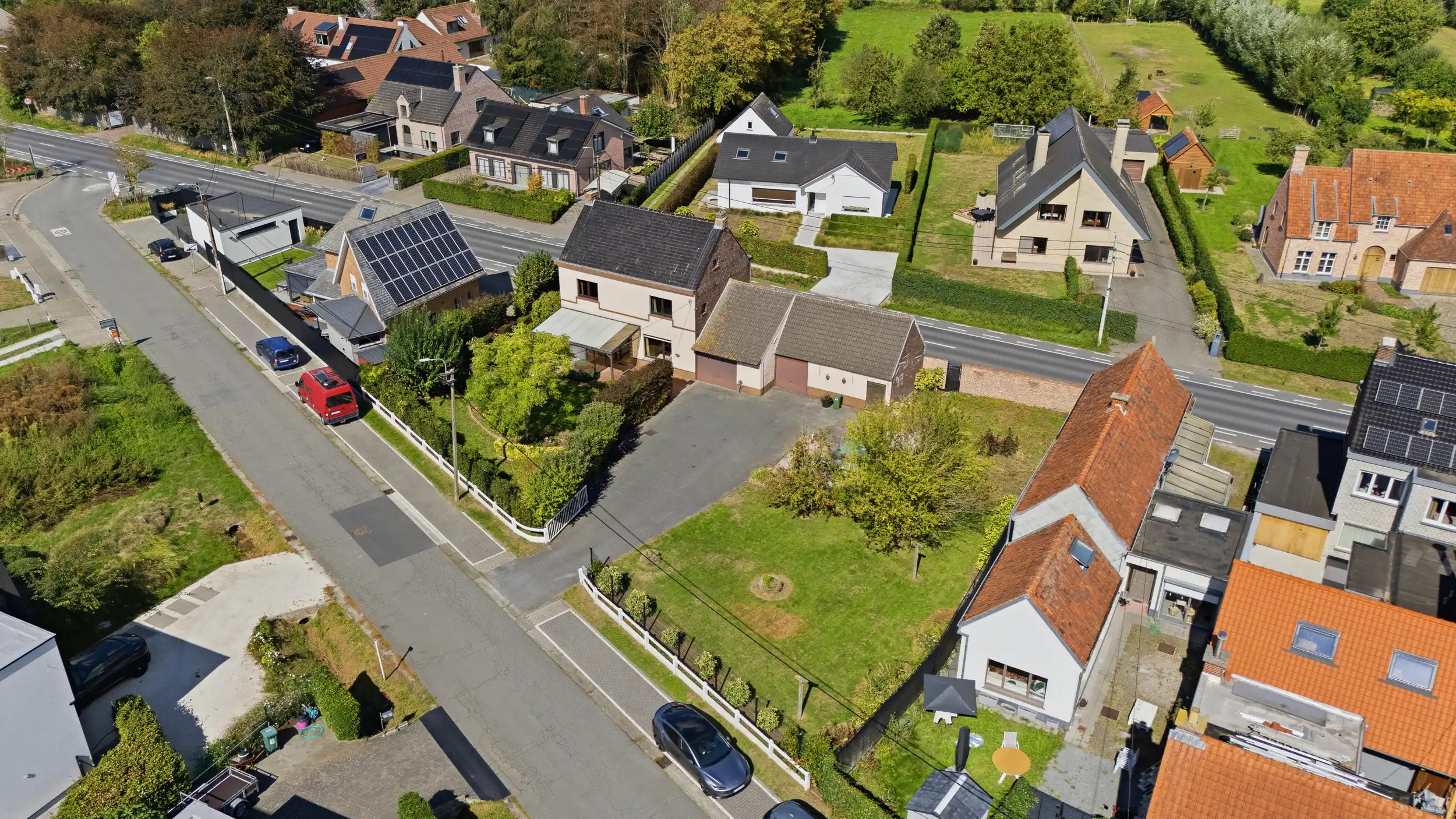 Hoofdfoto van de publicatie: Te renoveren woning met tal van mogelijkheden