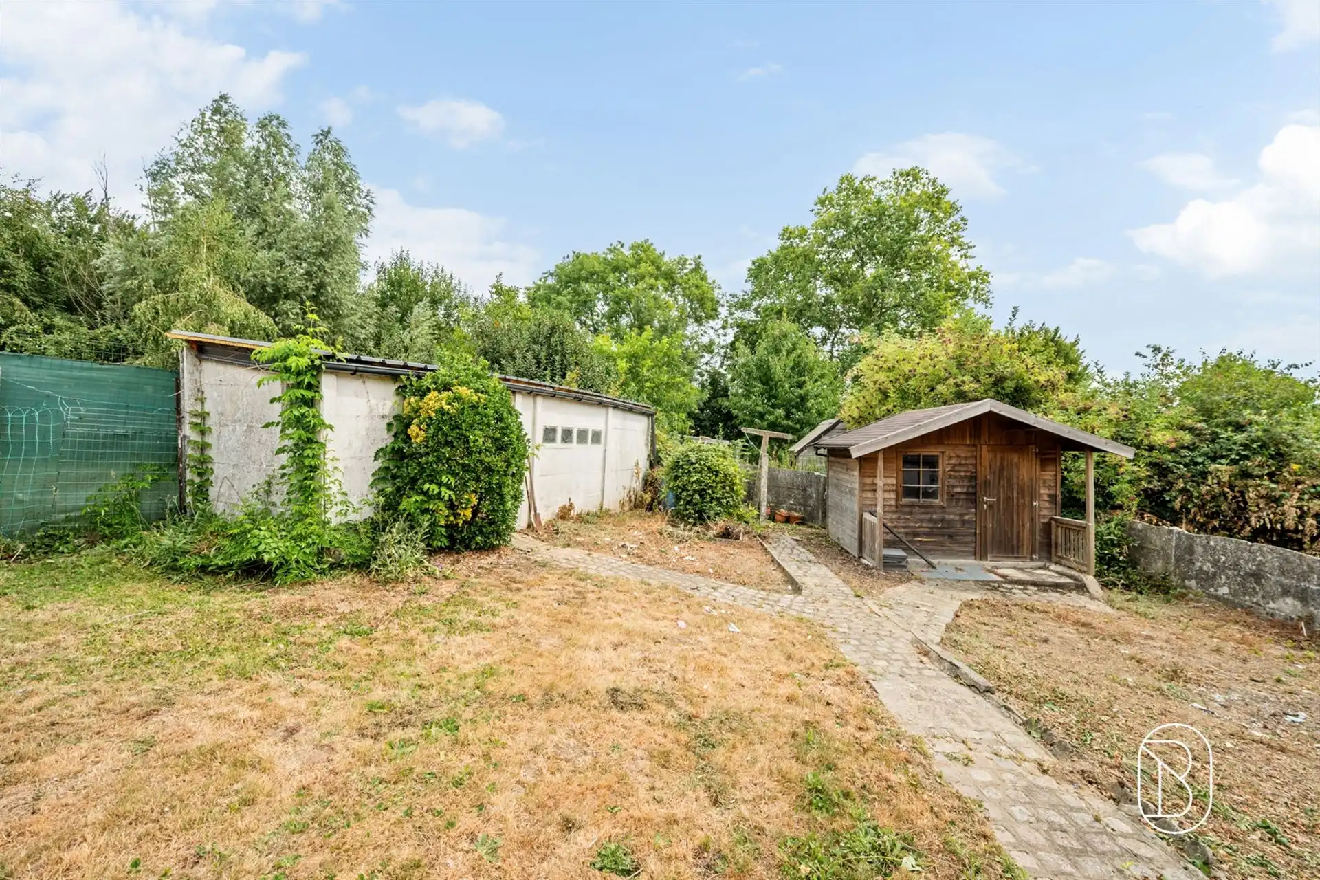 Ruime te renoveren woning met 4slk & tuin op de Valkenberg foto 4