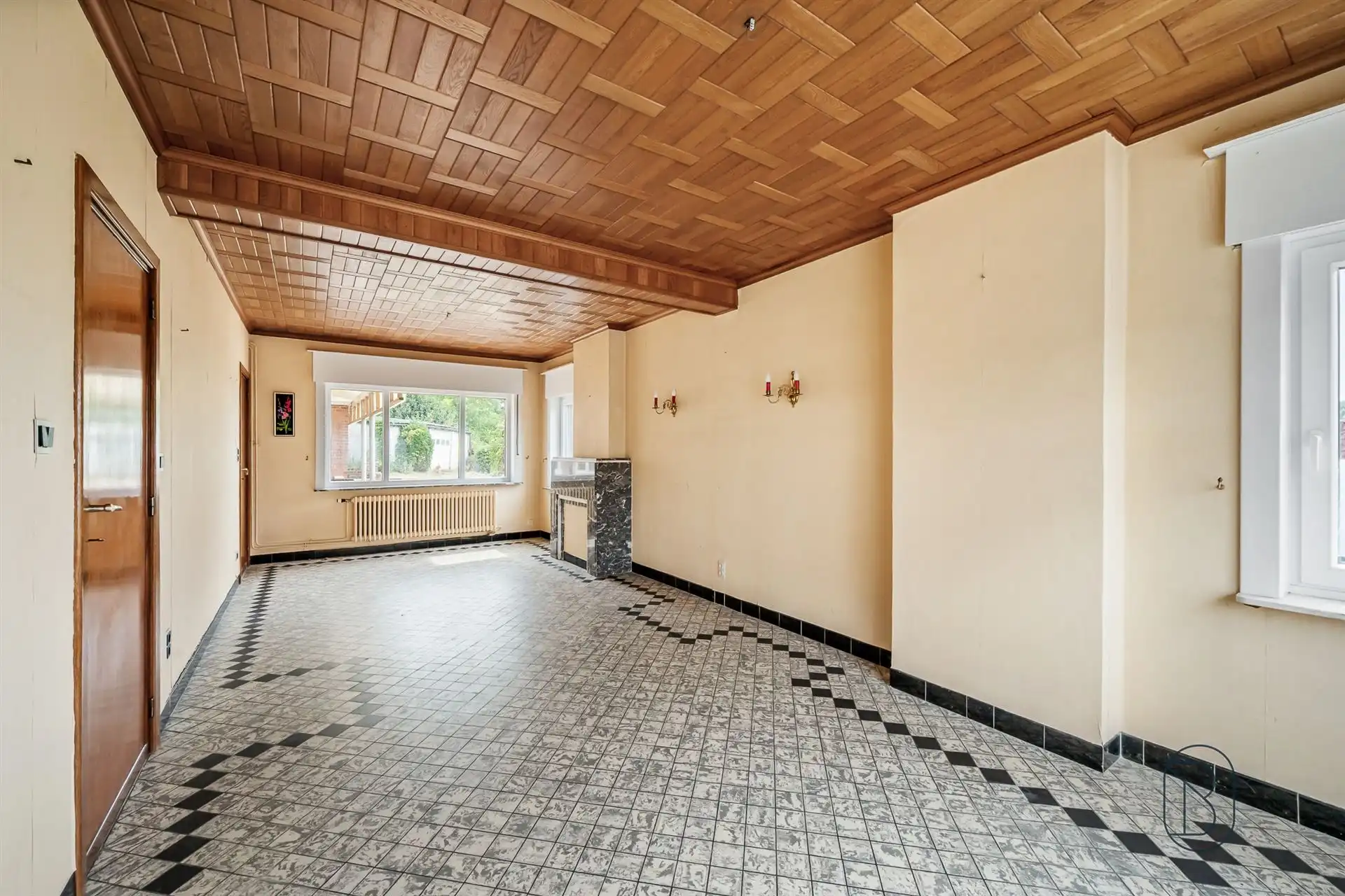 Ruime te renoveren woning met 4slk & tuin op de Valkenberg foto 7