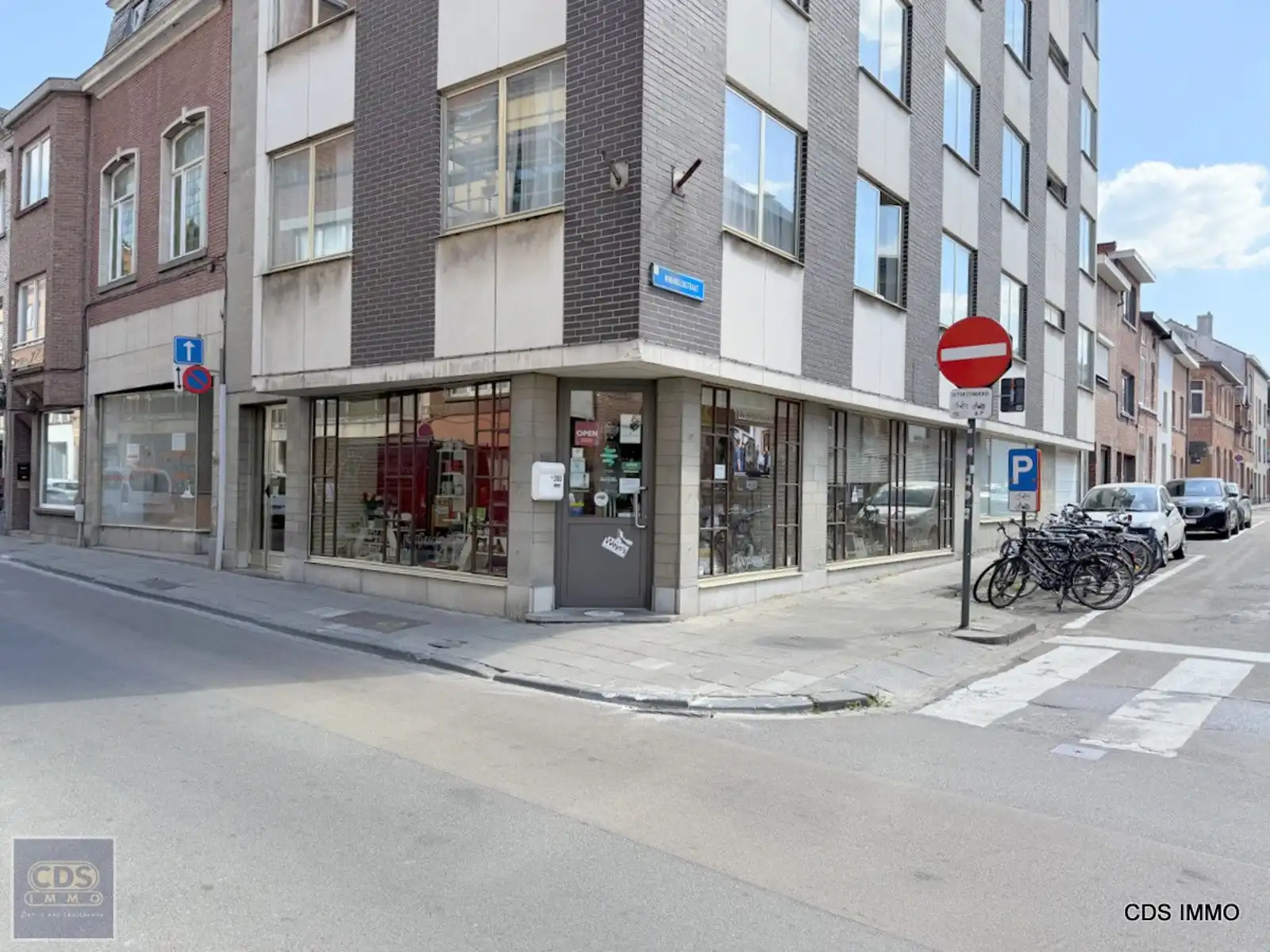 Handelspand + flat foto {{pictureIndex}}