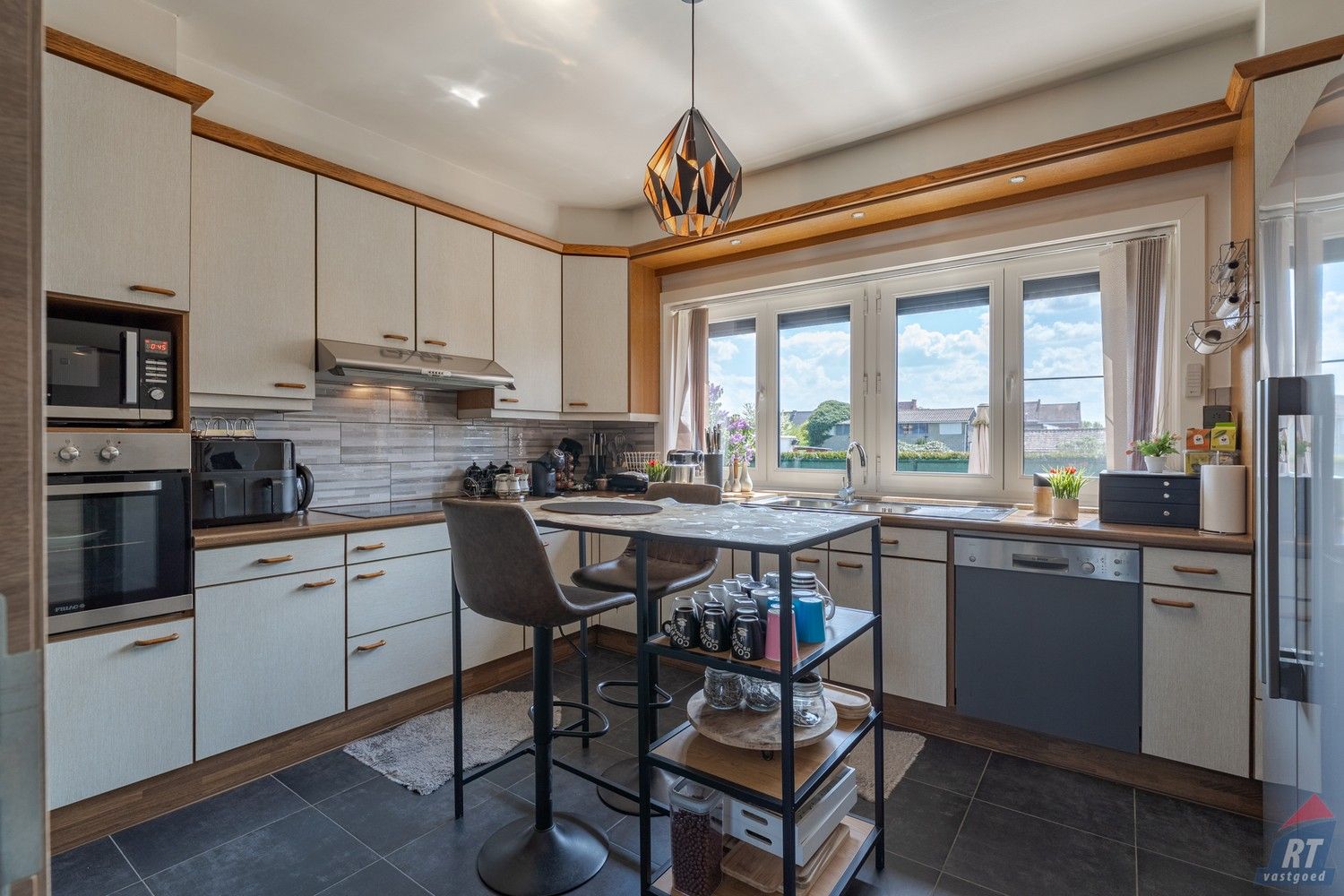 Grondig gerenoveerde open bebouwing op 10a11ca met garage en 5 slaapkamers foto 6