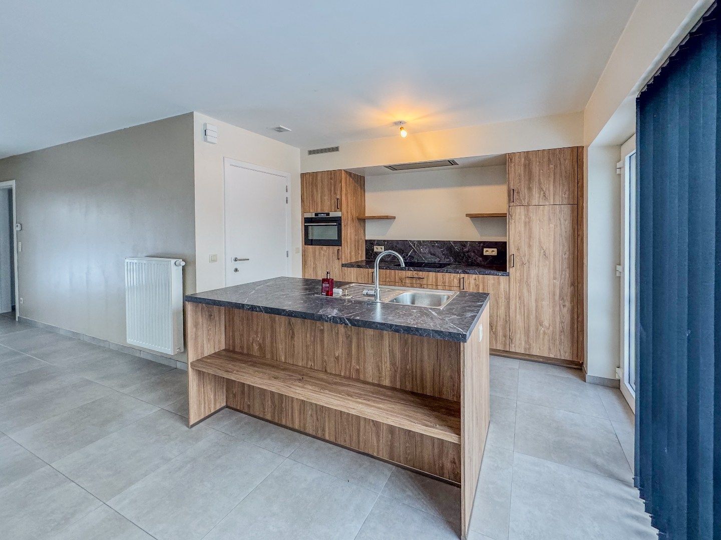 Recente woning met 3 slaapkamers, carport en tuin. foto 6