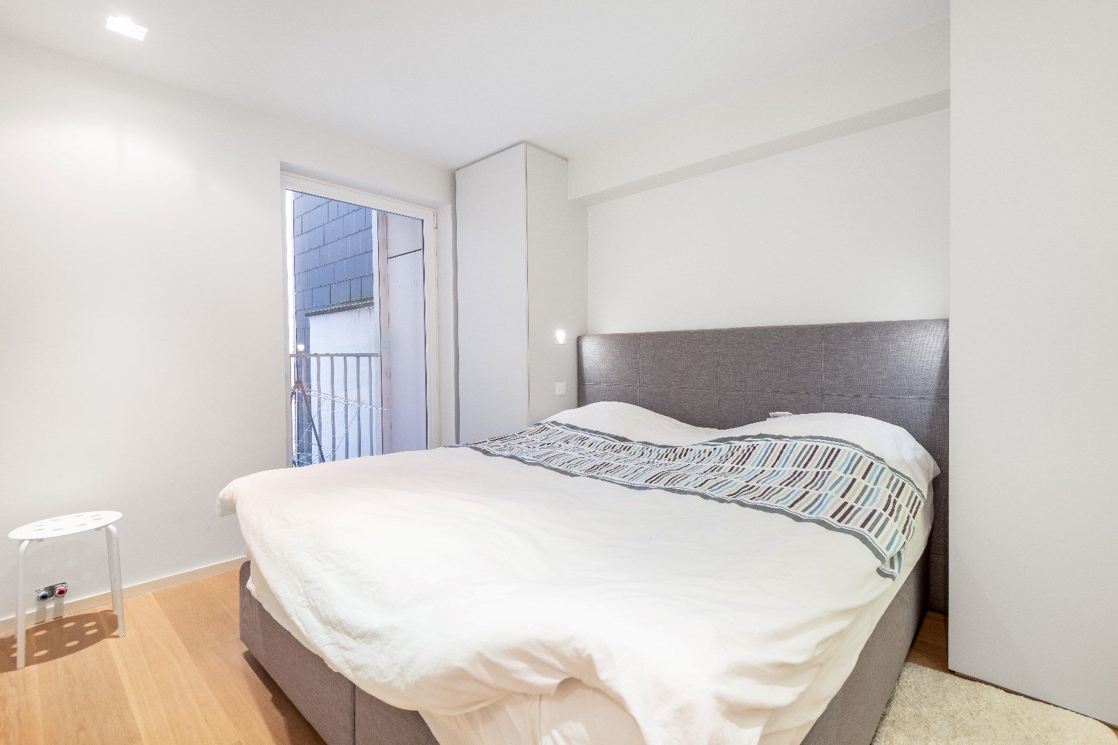 Smaakvol gerenoveerd appartement met mooie gevelbreedte centraal gelegen op de Lippenslaan. foto 8