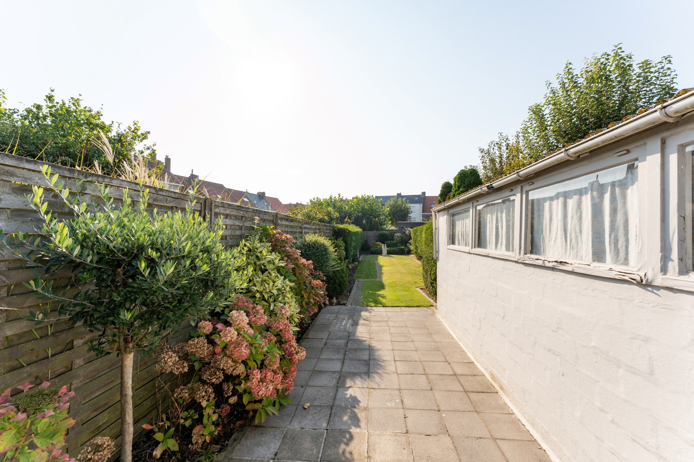 Te vernieuwen woning met een schitterende tuin te Heist foto 8