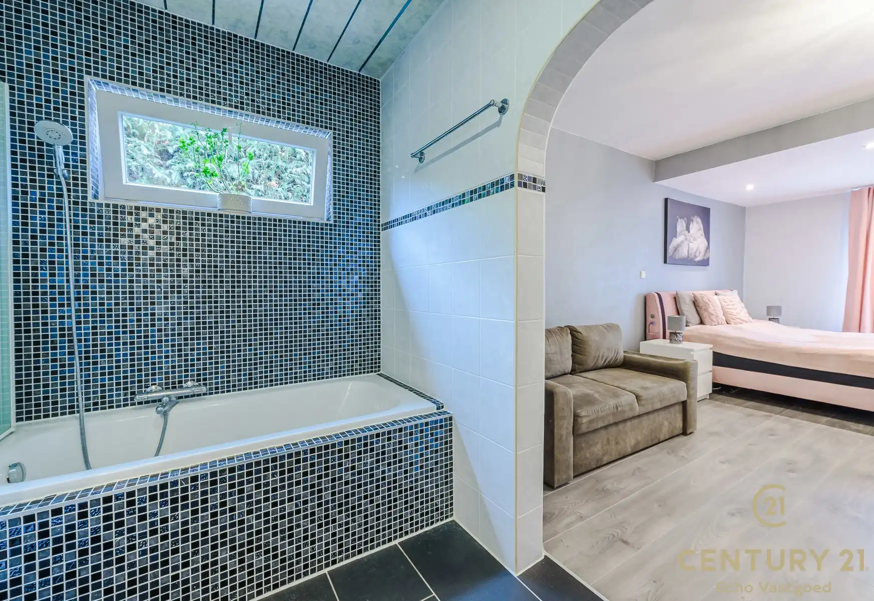 Gerenoveerde vrijstaande villa met verwarmd zwembad foto 12