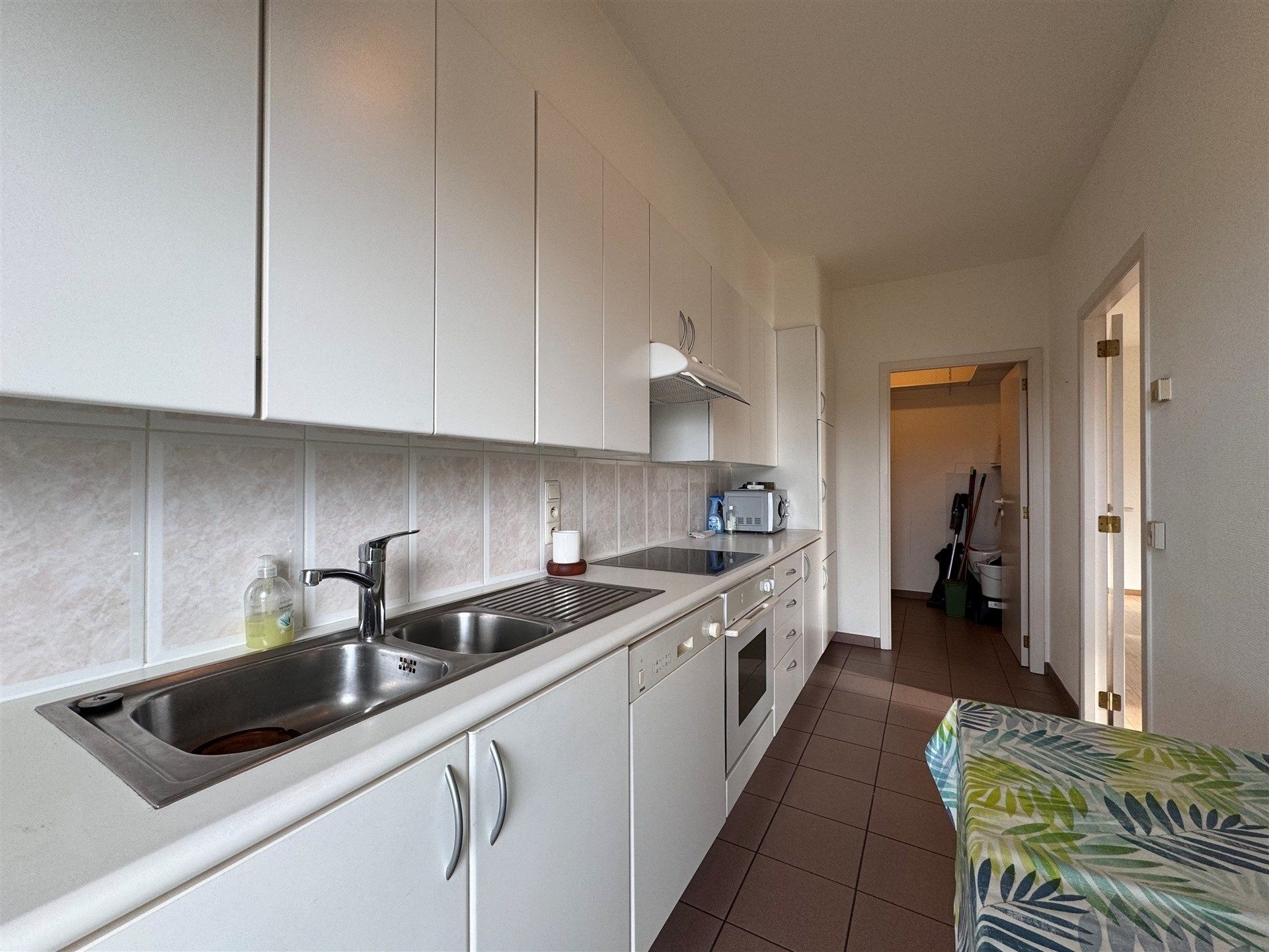 Lichtrijk appartement met ondergrondse garage en twee terrassen. foto 12