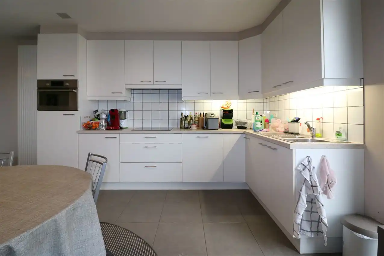 Appartement met 2 slaapkamers, mooi terras, inclusief garage  foto 2