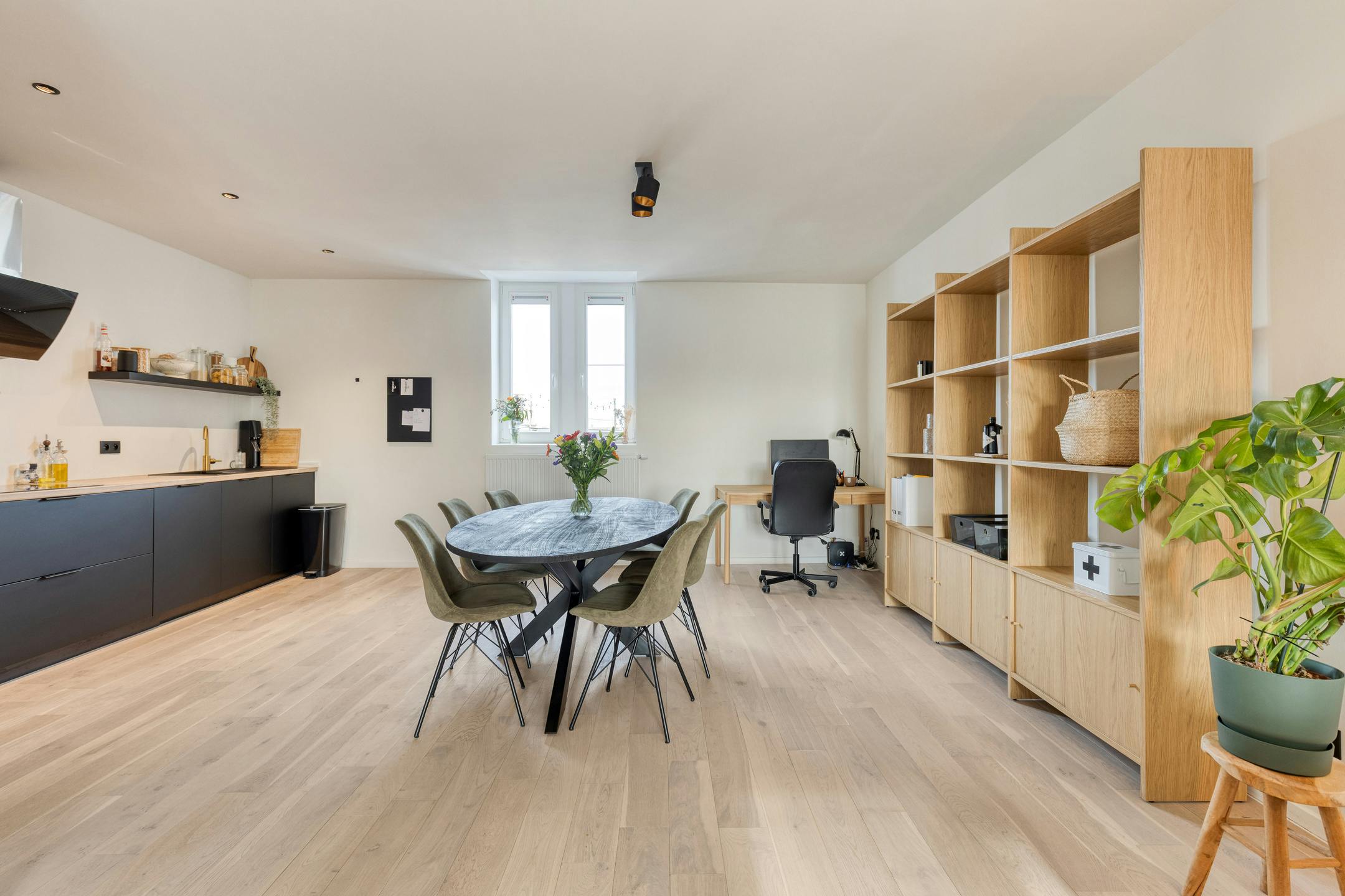 Recent gerenoveerd appartement met terras te koop in Antwerpen foto 9