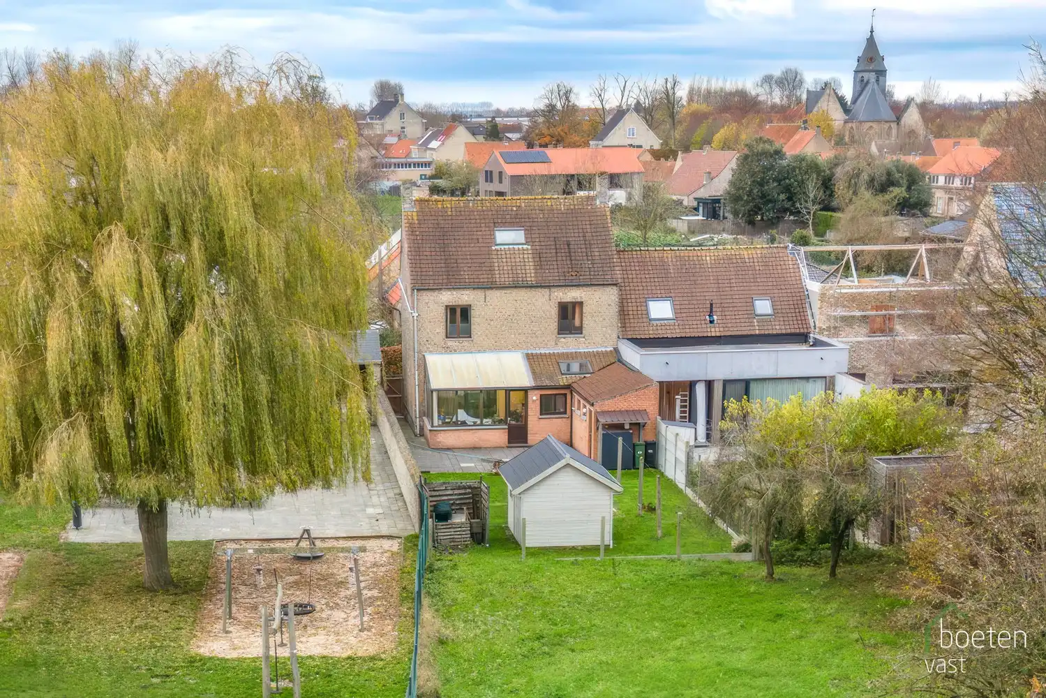 Beauvoorde: Charmante maar te renoveren halfopen woning met tuin in het historische hart van Beauvoorde op 392m² grondopp. foto 19