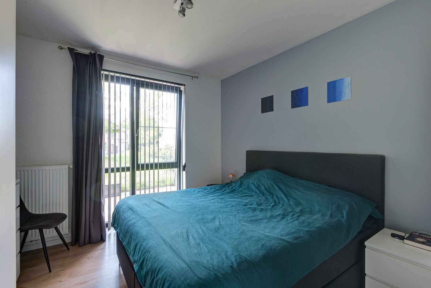 INSTAPKLAAR GELIJKVLOERS APPARTEMENT MET 2 SLAAPKAMERS EN AUTOSTAANPLAATS TE HASSELT foto 9